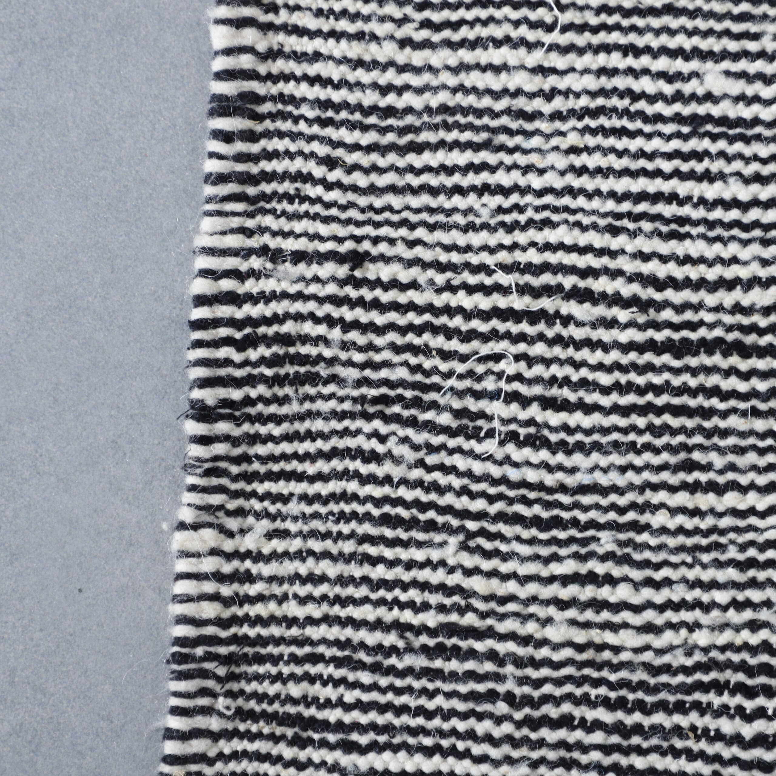 Zanafi Kilim Rug 8.6×5.1 Ft – Authentic Handwoven Moroccan Rug - Image 5