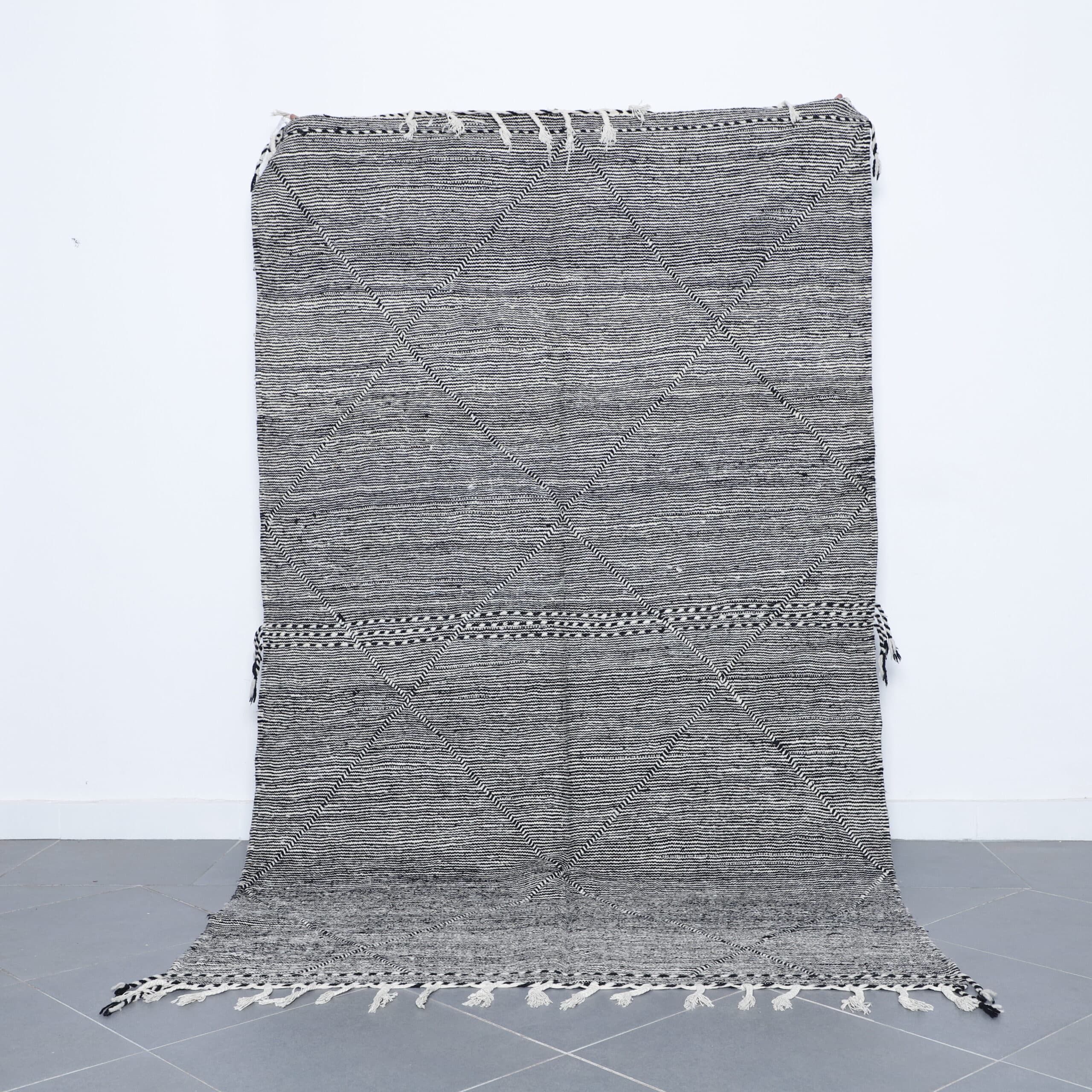 Zanafi Kilim Rug 8.6×5.1 Ft handwoven Moroccan wool rug