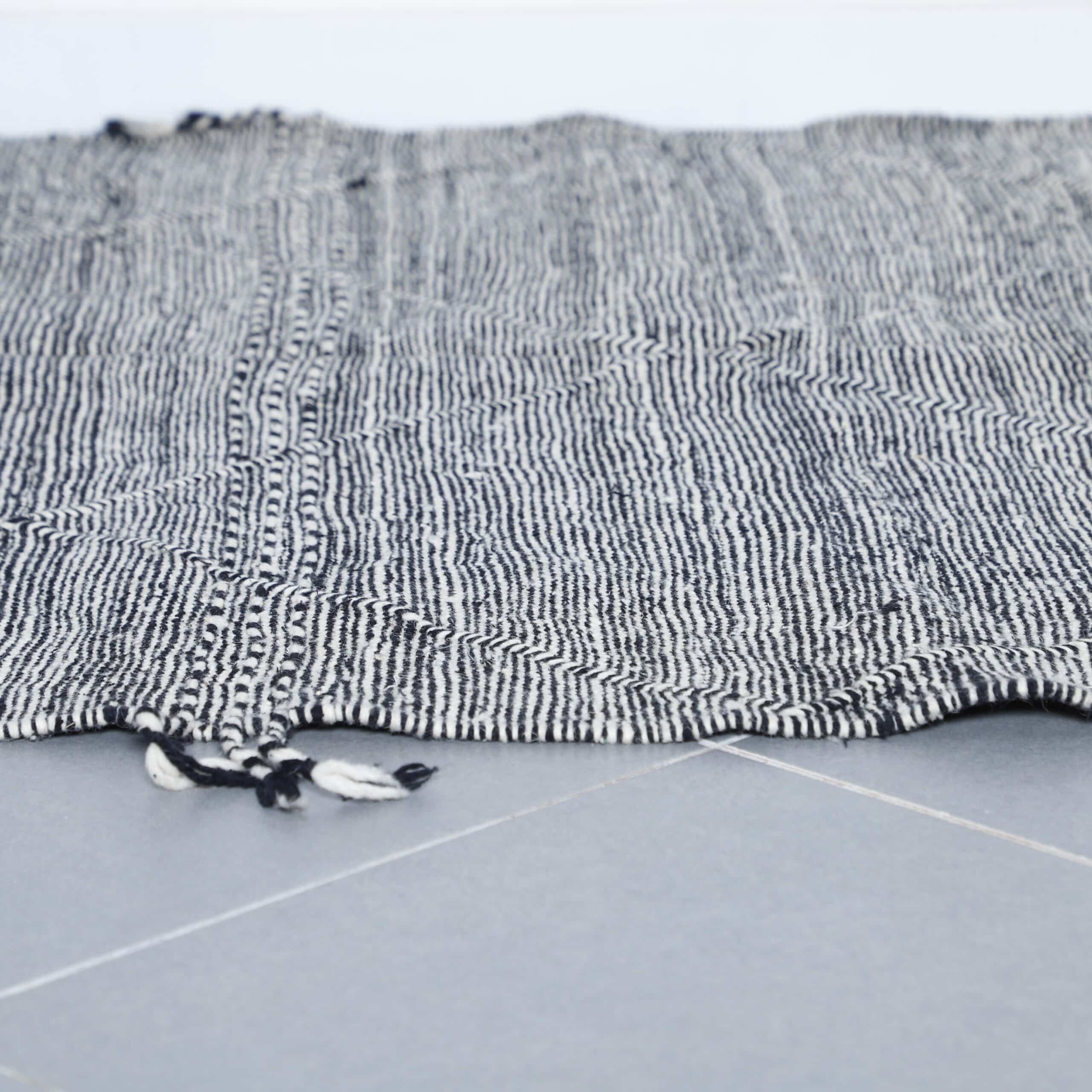 Zanafi Kilim Rug 8.6×5.1 Ft – Authentic Handwoven Moroccan Rug - Image 6