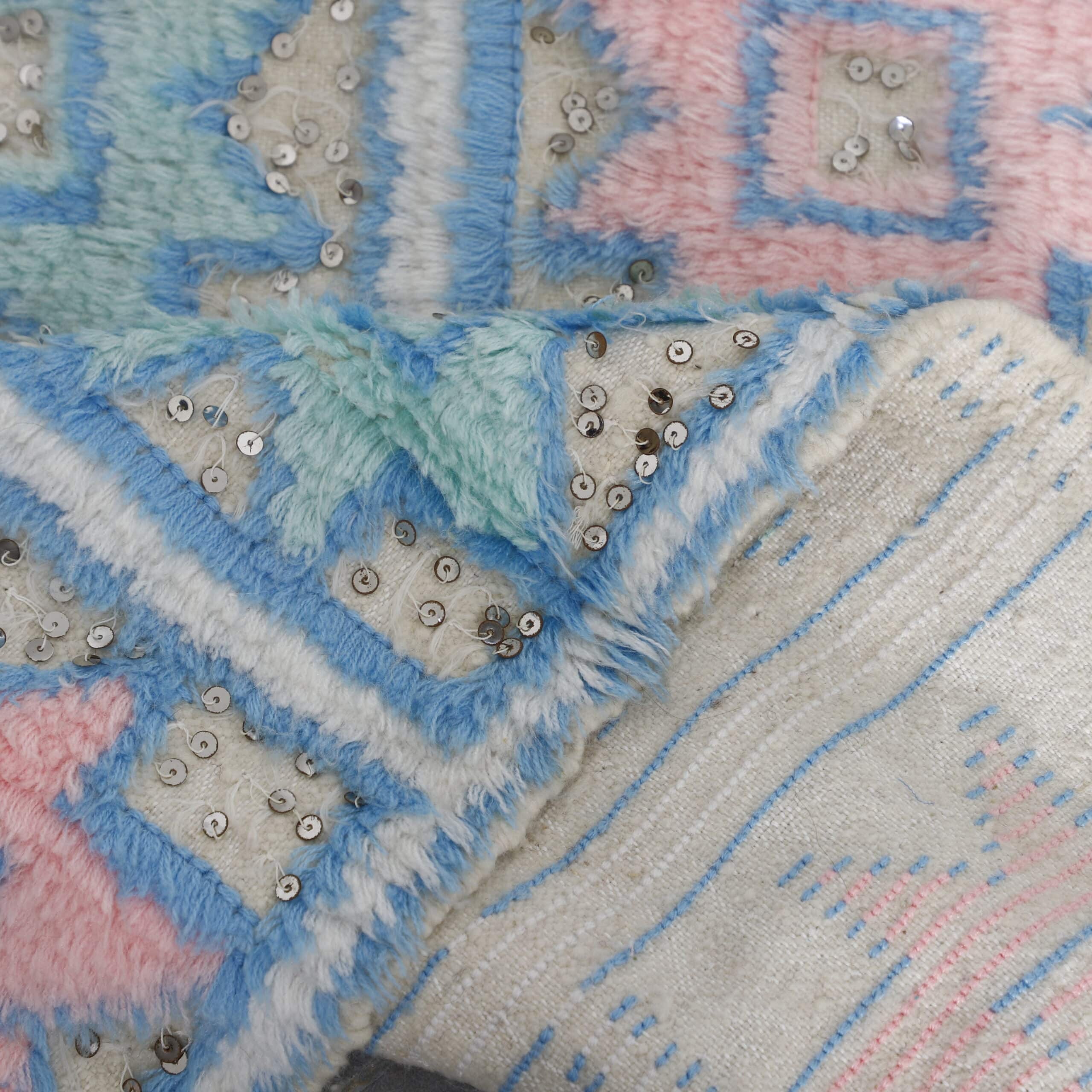 Wedding Blanket 6.7×5.0 Ft – Handwoven Moroccan Textile - Image 3