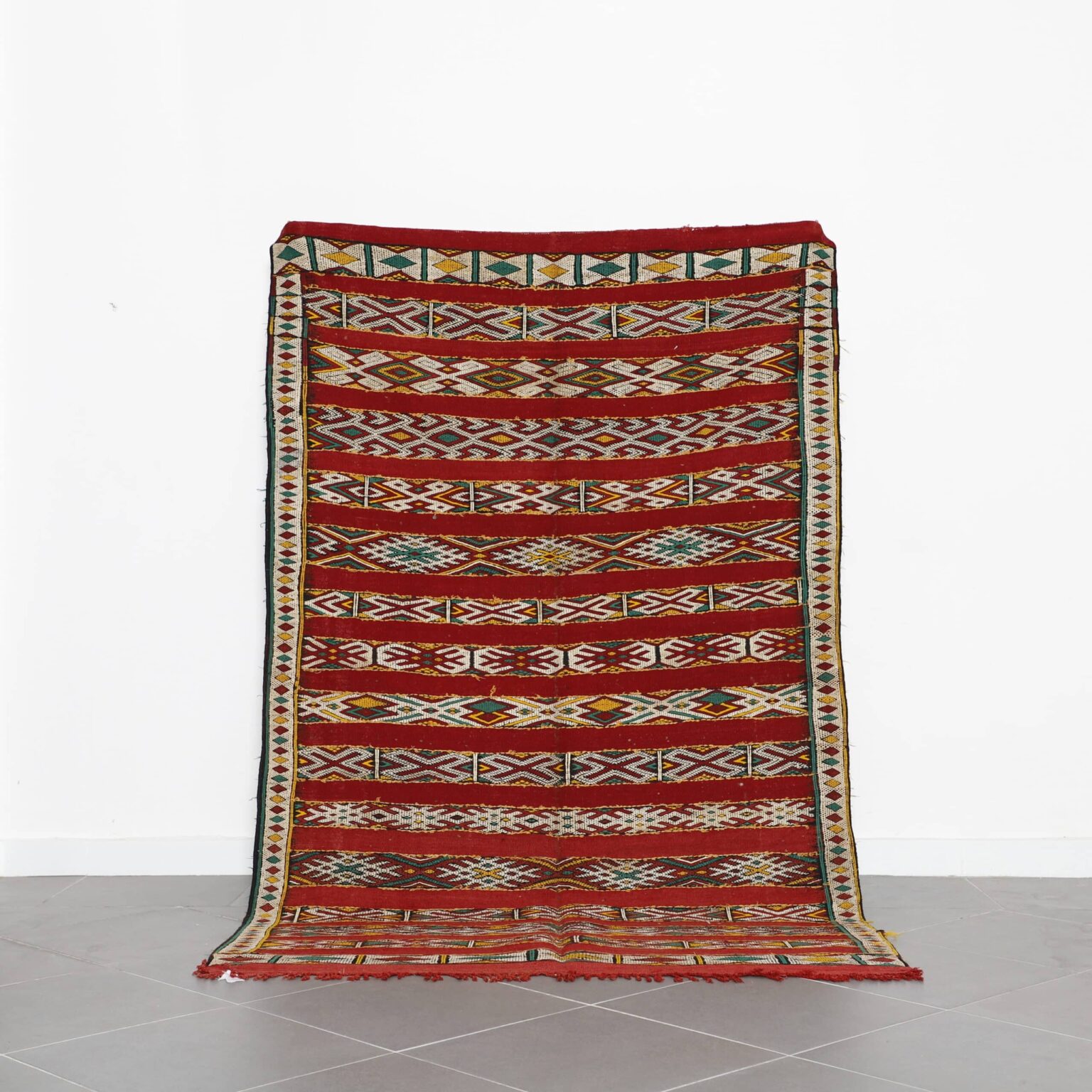 Vintage Kilim Rug 8.4×5.1 Ft – Handmade Moroccan Wool
