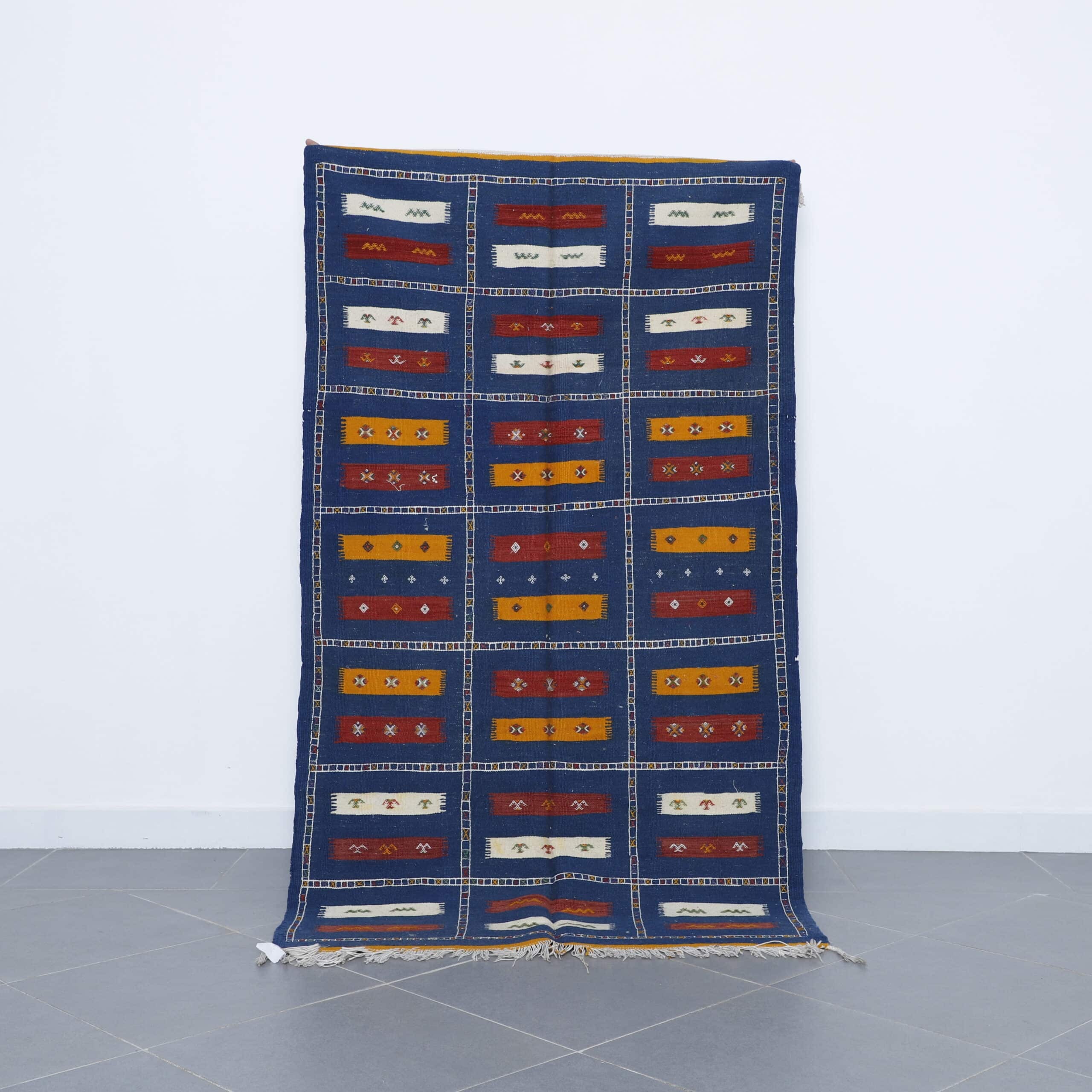 Handmade Moroccan Akhnif Kilim rug, size 7.6 × 4.5 ft