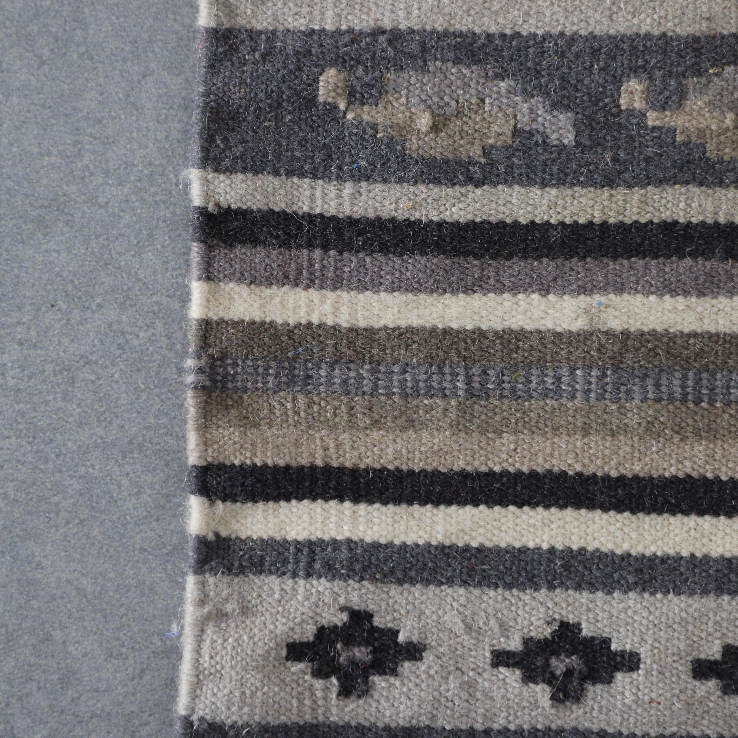 Tunisian Vintage Kilim Rug – Handmade Wool Tribal Design - Image 3