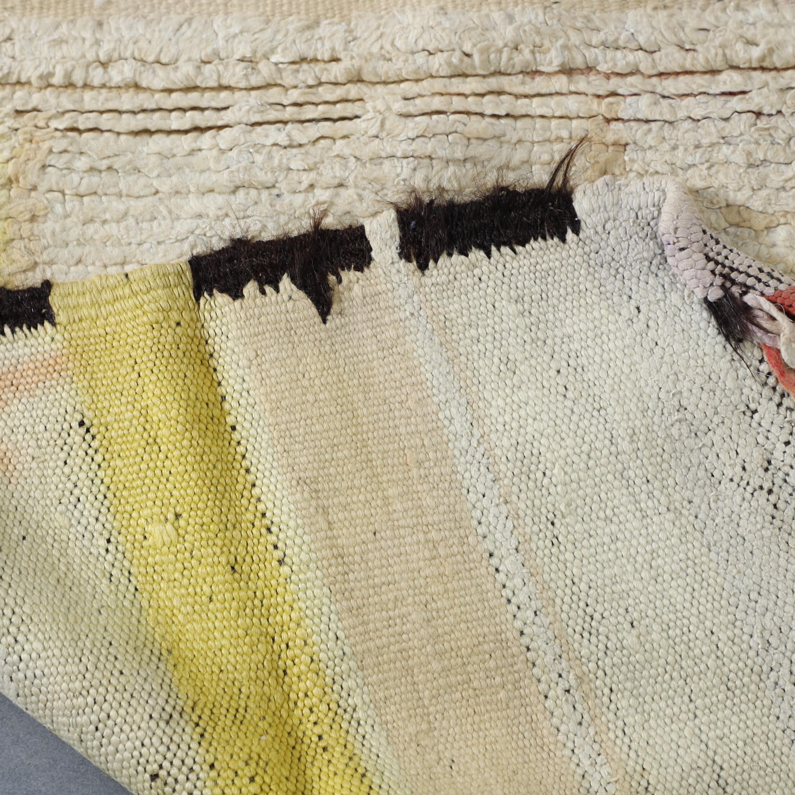 Vintage Boujaad 9.3×4.8 Ft – Handcrafted Moroccan Wool Rug - Image 4