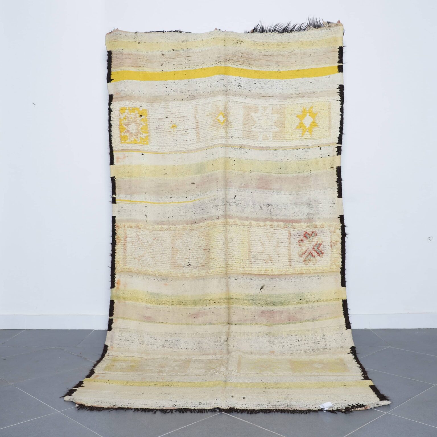 Vintage Boujaad 9.3×4.8 Ft Moroccan Wool Rug