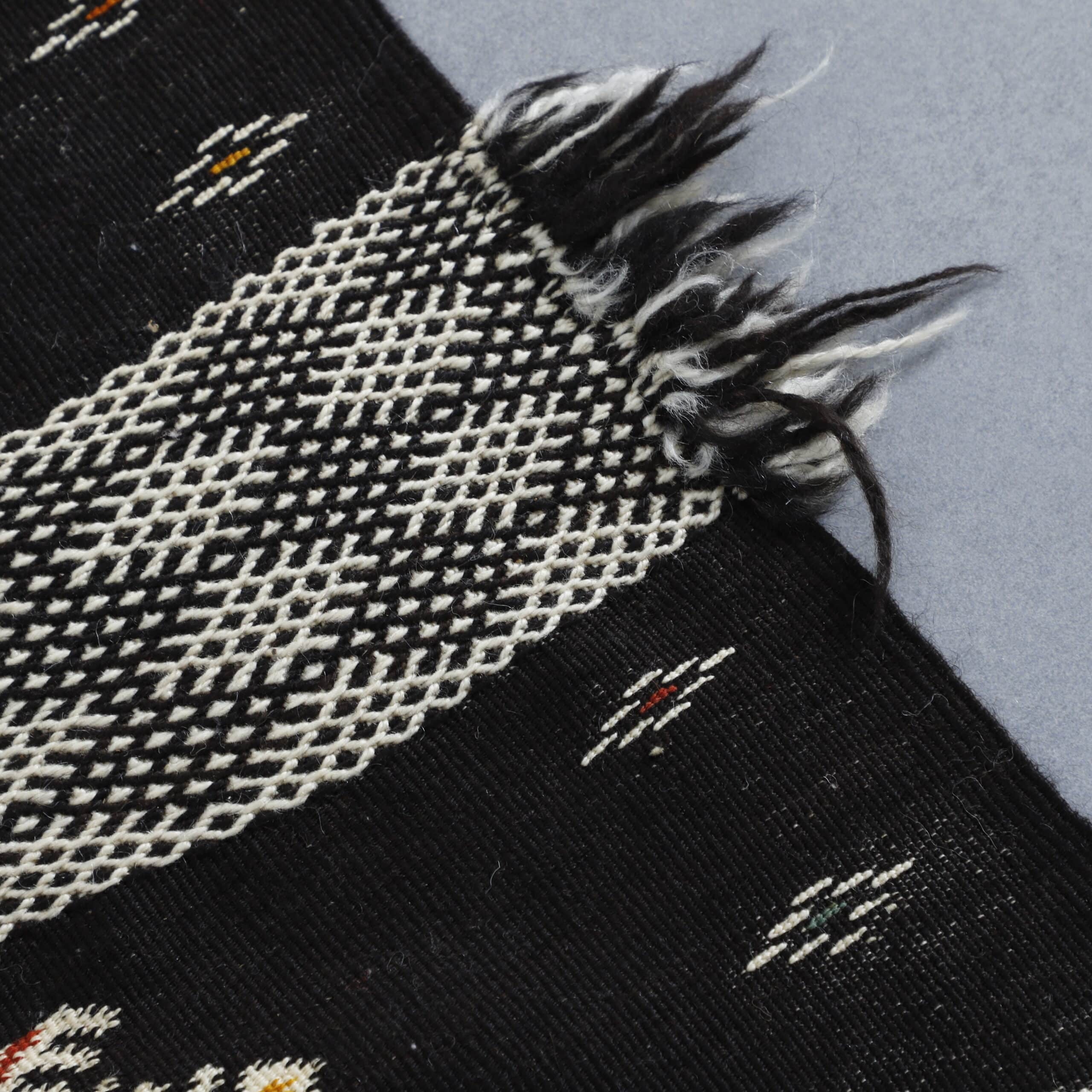 Vintage Kilim Rug 5.7×3.9 Ft - Image 6