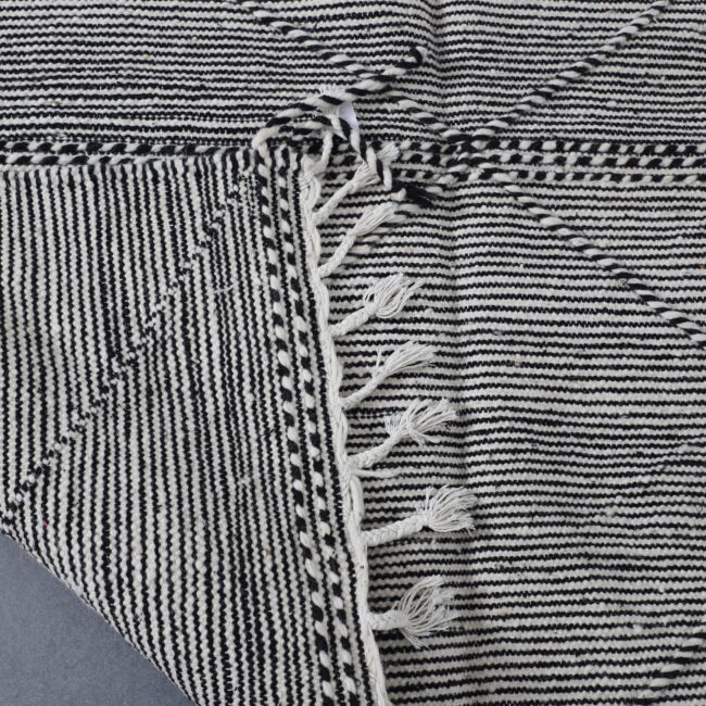 Zanafi Kilim Rug 8.2×4.8 Ft – Handwoven Moroccan Wool Rug - Image 6