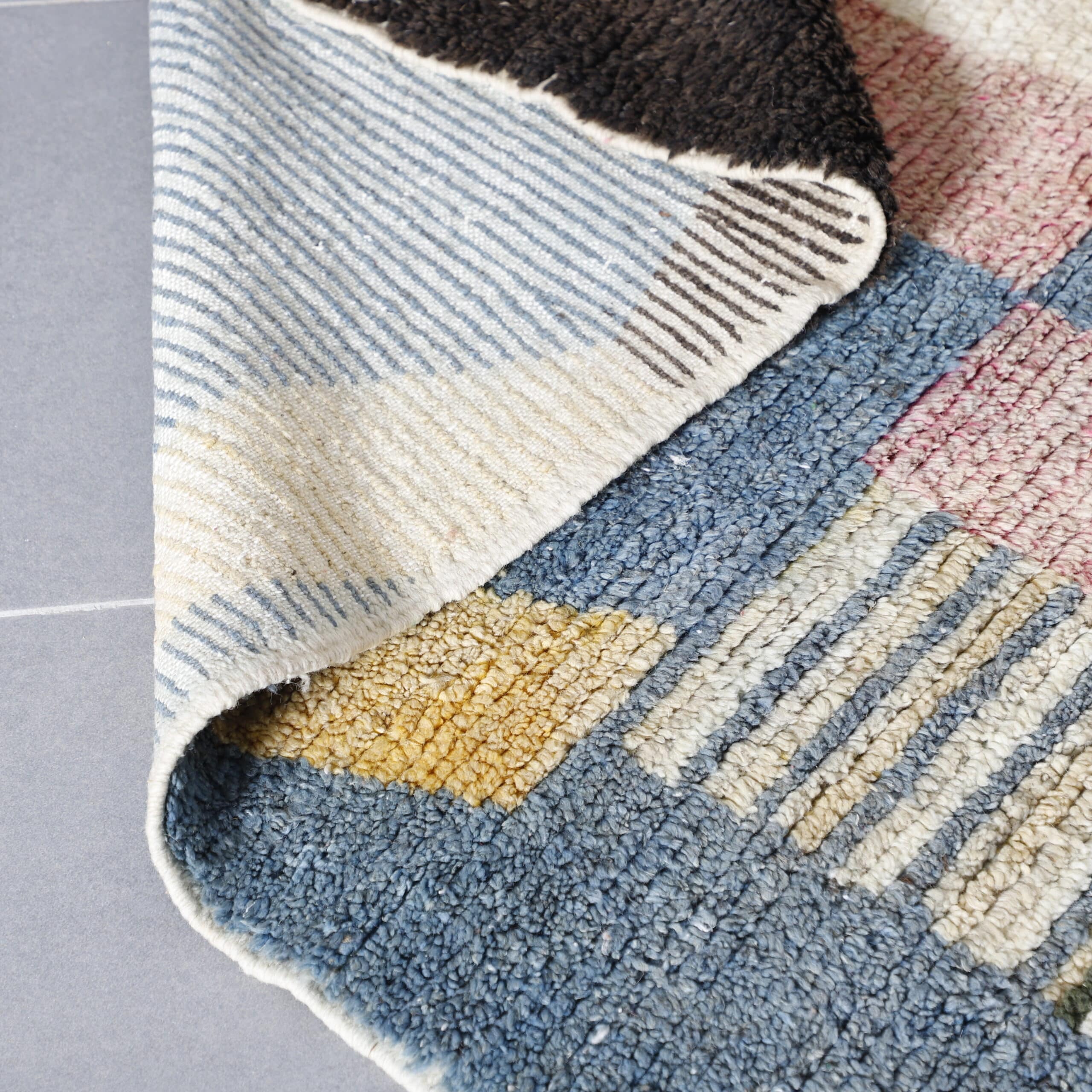 Boujaad Rug 9.4×6.4 Ft – Handcrafted Moroccan Wool Carpet - Image 4