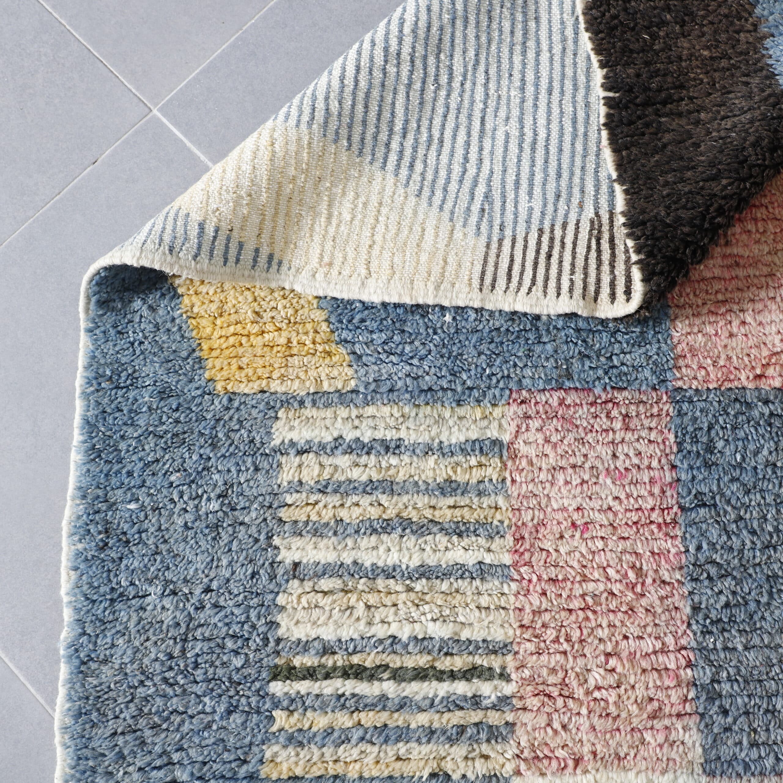 Boujaad Rug 9.4×6.4 Ft – Handcrafted Moroccan Wool Carpet - Image 5