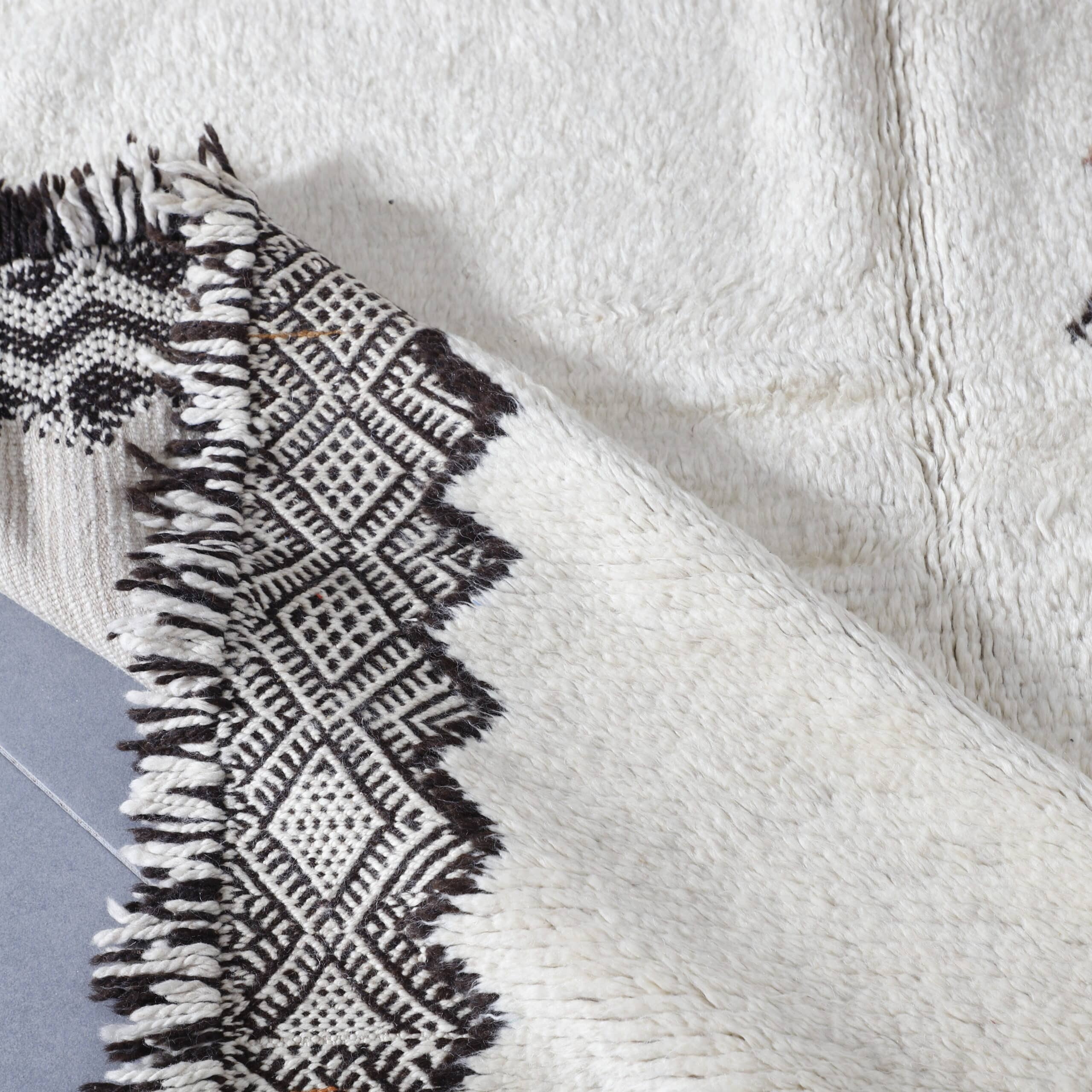 Taznakht Rug 7.1×5.7 Ft – Authentic Moroccan Wool Carpet - Image 2