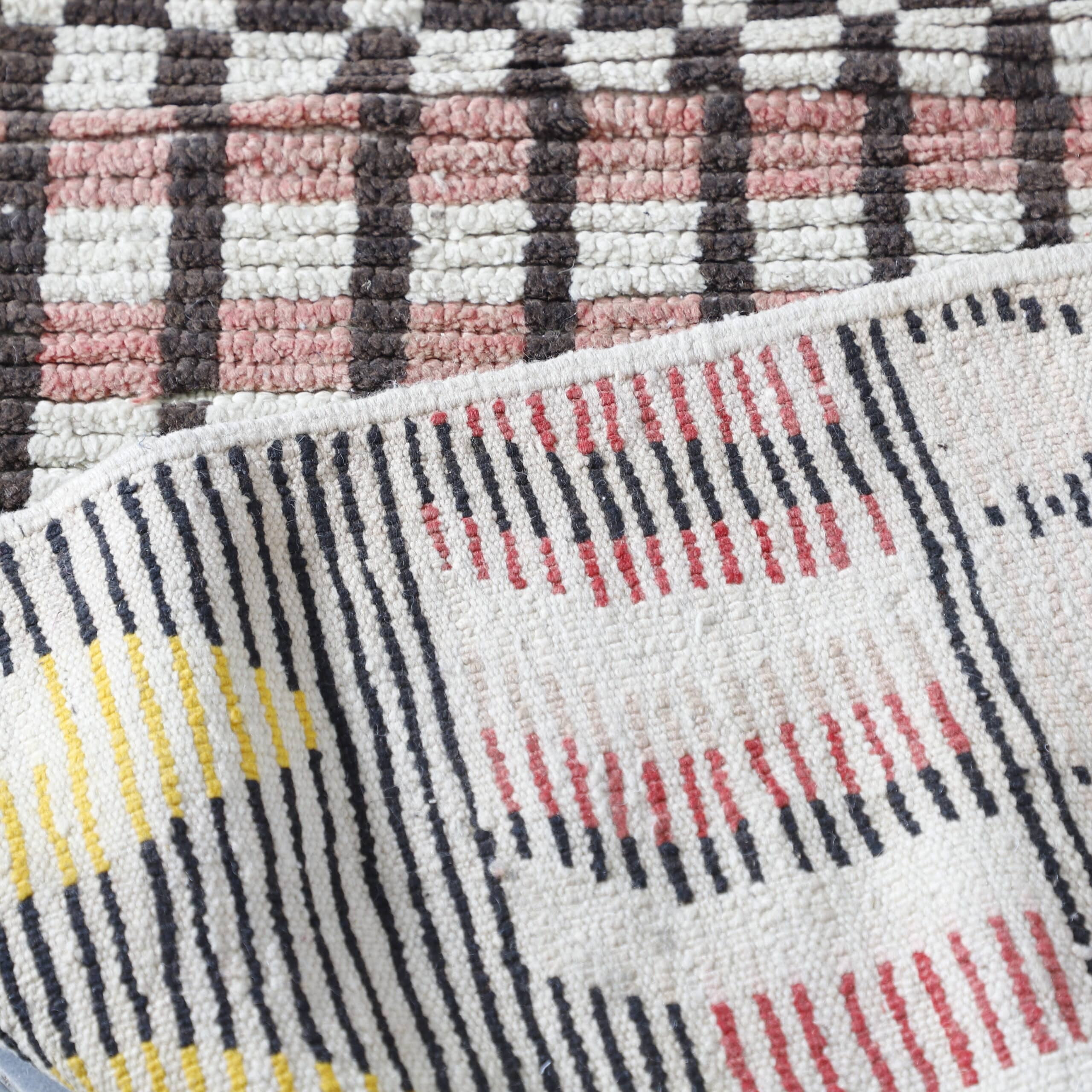 Vintage Boujaad Rug 8.4×5.6 Ft – Handcrafted Moroccan - Image 4