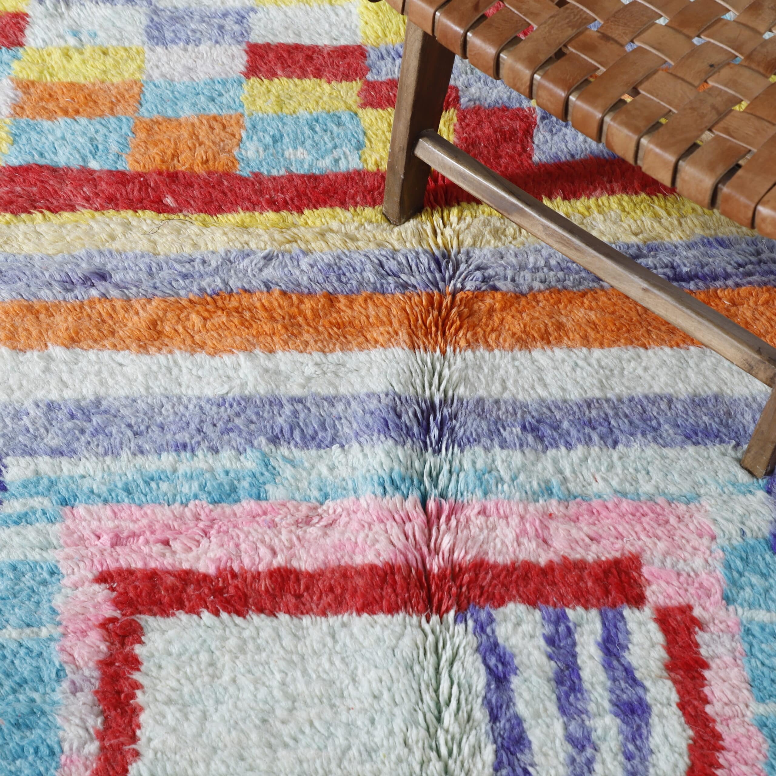 Abstract Boujaad Rug 8.5×5.6 Ft – Handmade Moroccan Wool Carpet - Image 2