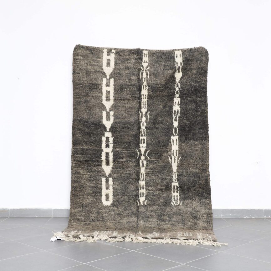 Black and White Boujaad Rug 7.9×4.8 Ft Handmade Moroccan Wool