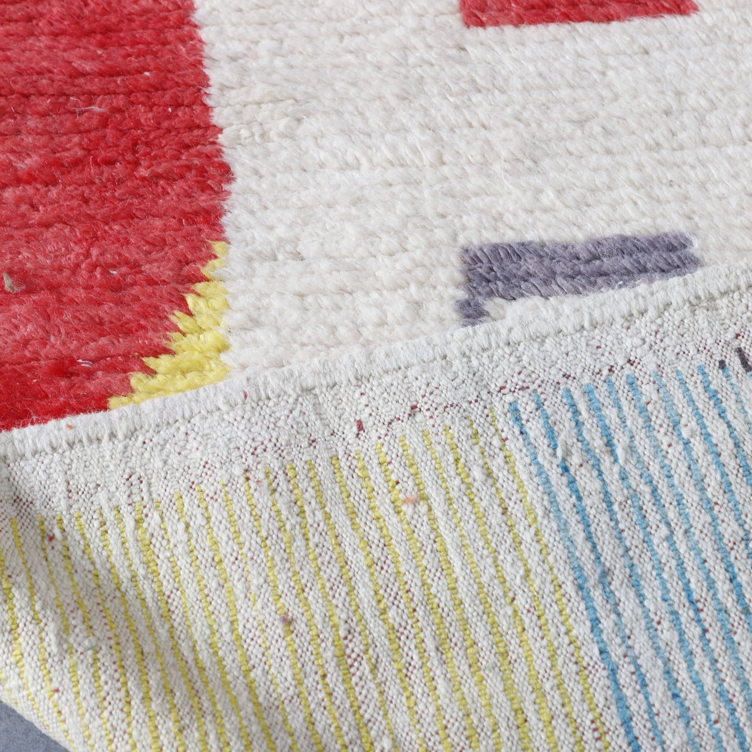 Boujaad Rug 8.9×5.4 Ft – Handmade Moroccan Wool - Image 4