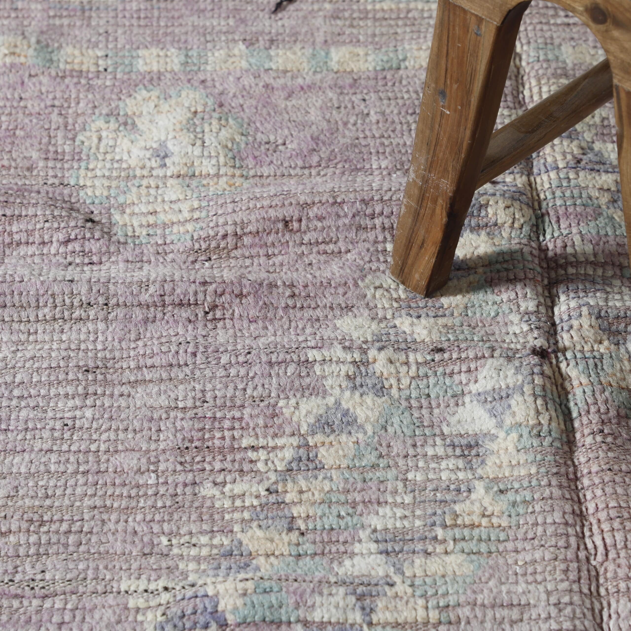 Vintage Oulad Bousbaa Rug 5.8×9.8 Ft – Authentic Moroccan Carpet - Image 5