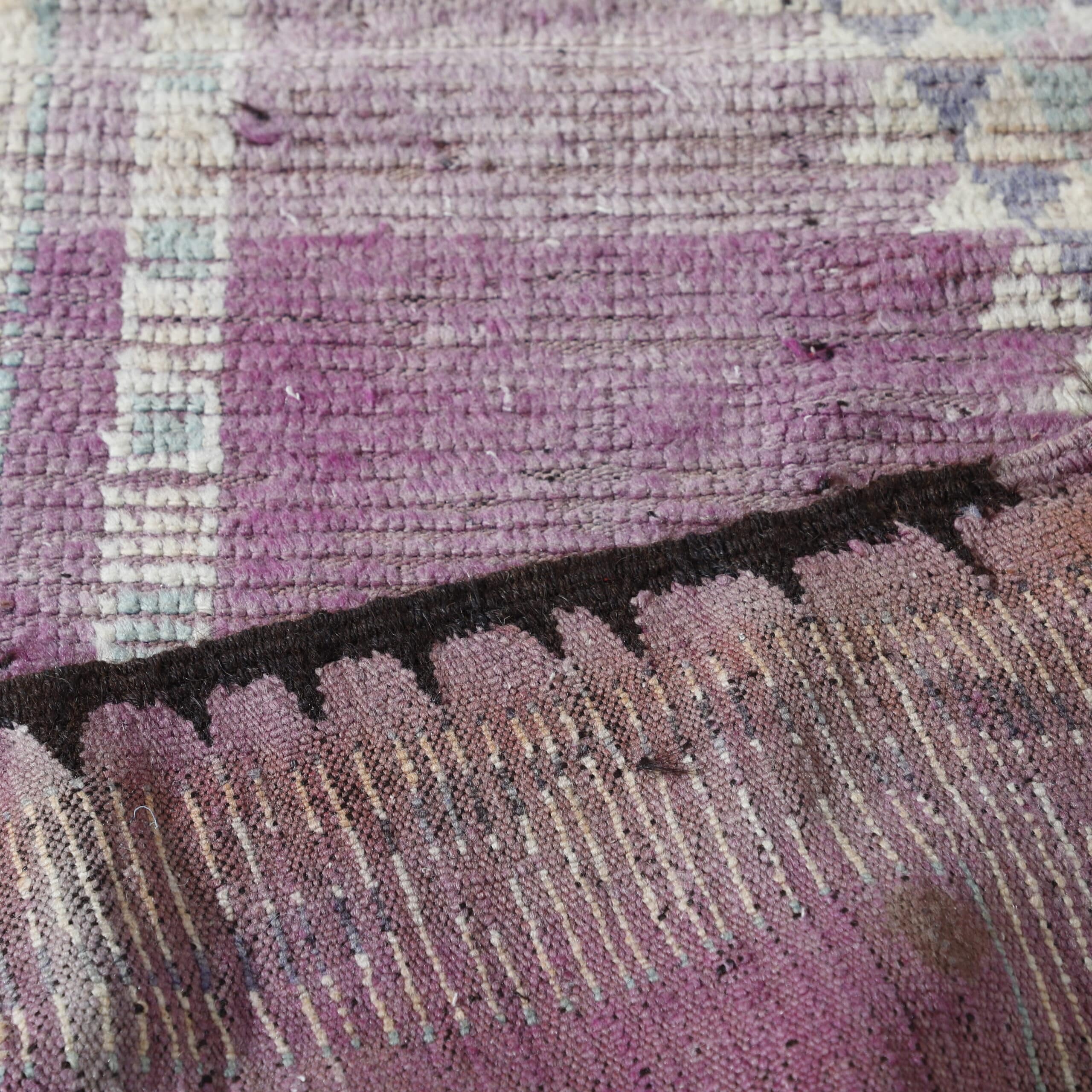 Vintage Oulad Bousbaa Rug 5.8×9.8 Ft – Authentic Moroccan Carpet - Image 6