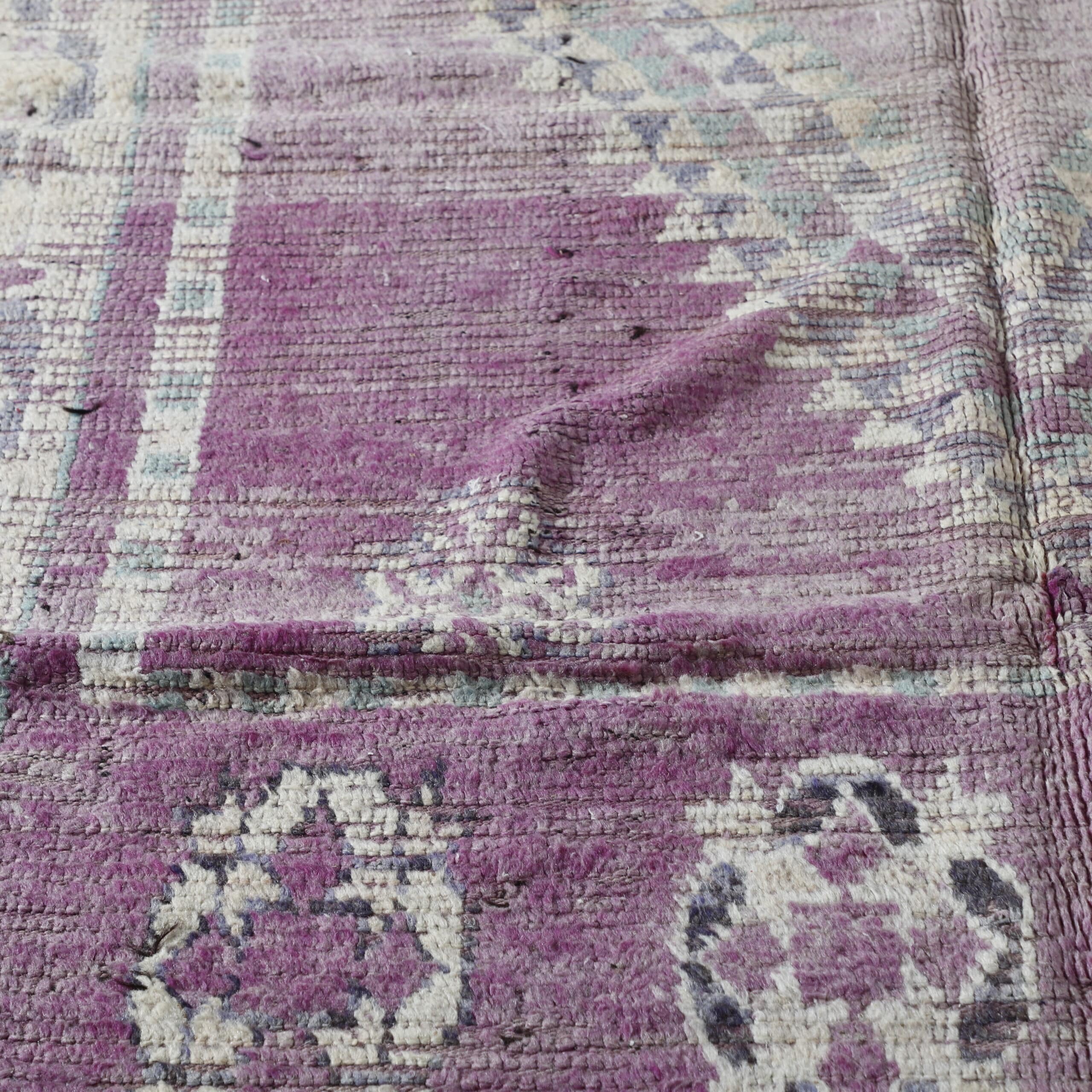 Vintage Oulad Bousbaa Rug 5.8×9.8 Ft – Authentic Moroccan Carpet - Image 7