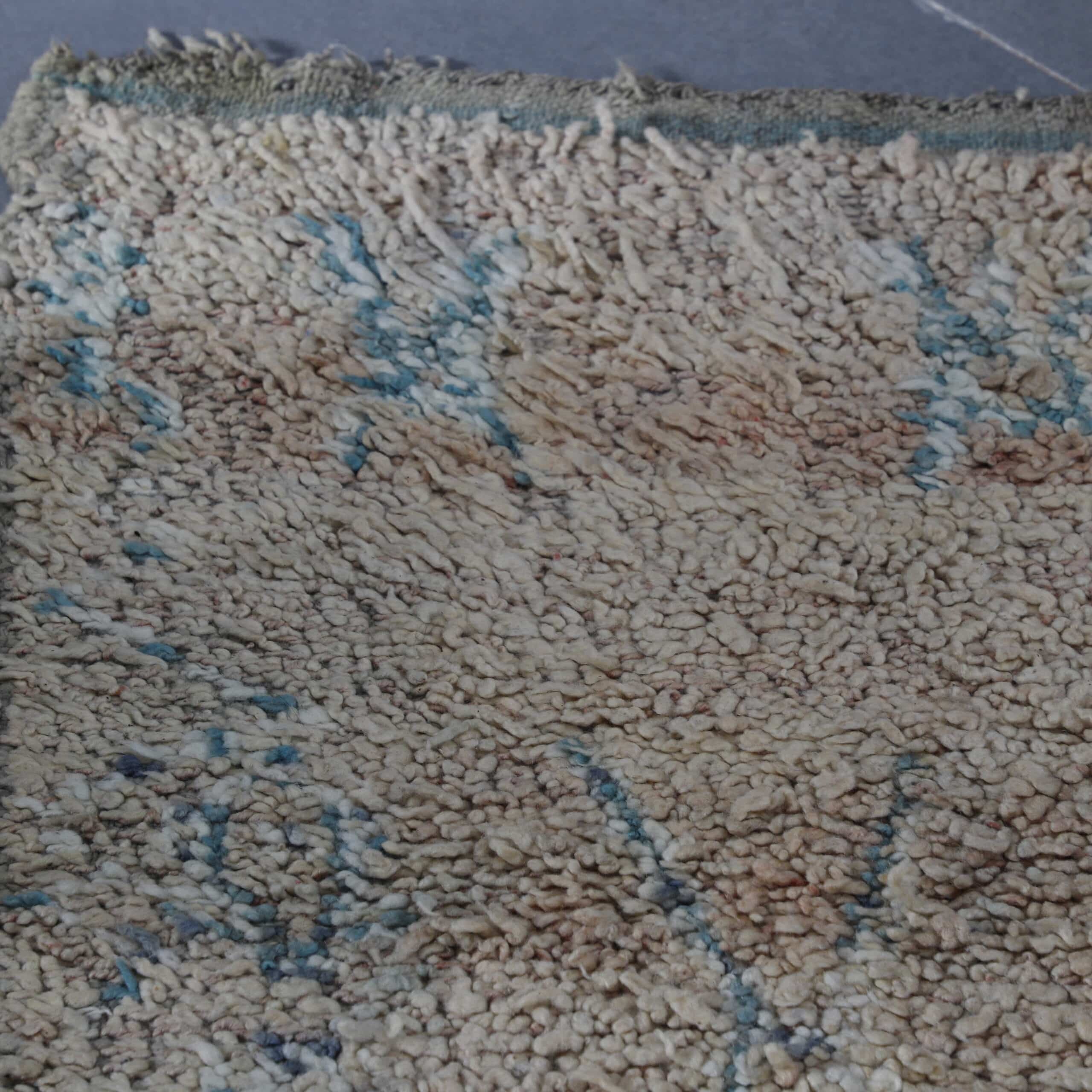 Old Beni Mguild Carpet 8.0×5.4 Ft – Moroccan Wool Rug - Image 6