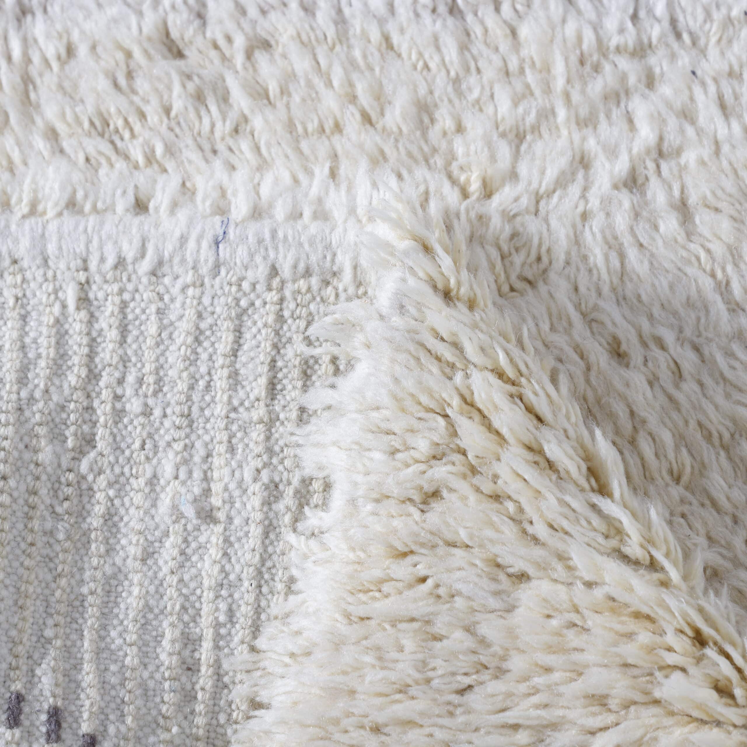 Old Beni Ourain Rug 8.4×5.7 Ft – Vintage Wool Carpet - Image 4