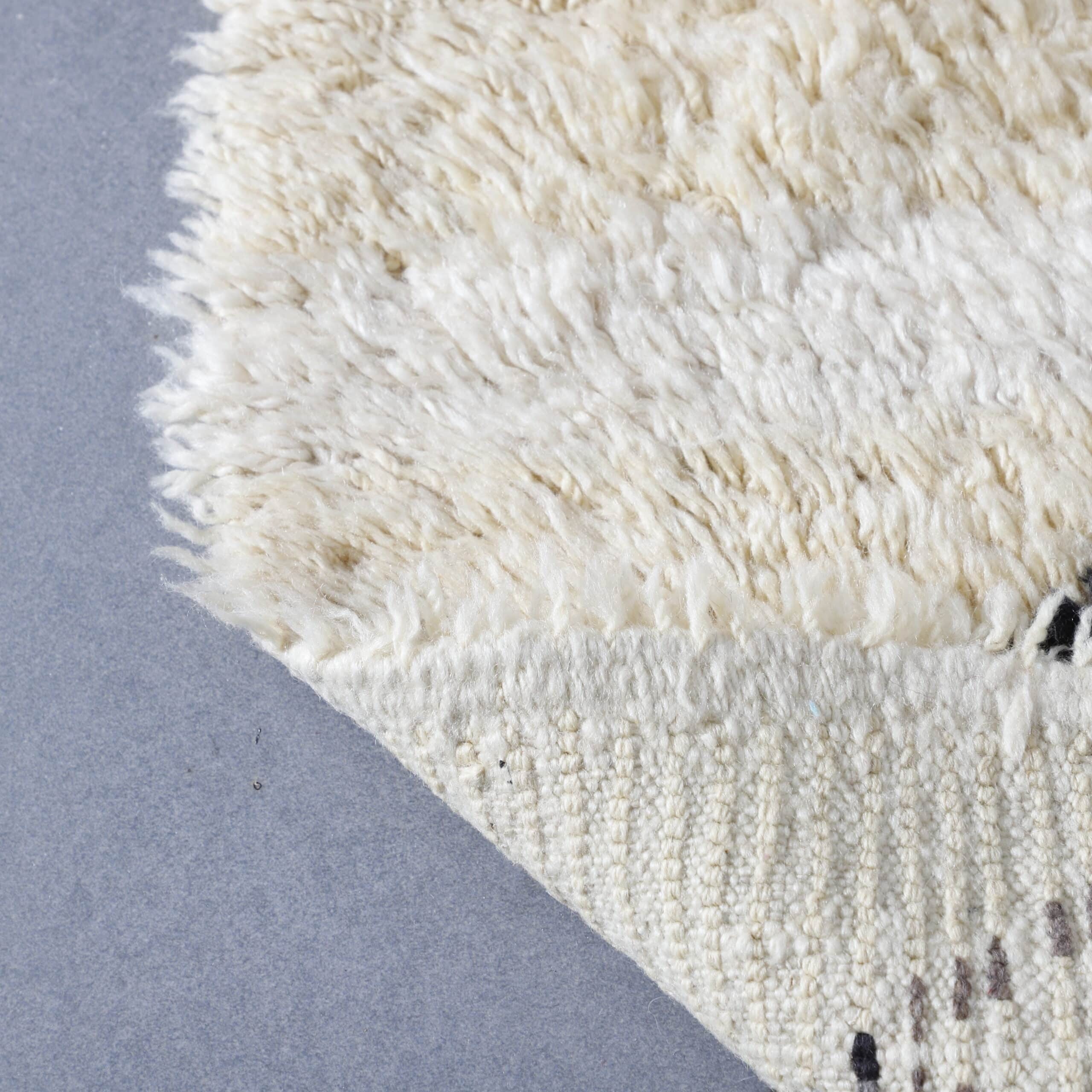 Old Beni Ourain Rug 8.4×5.7 Ft – Vintage Wool Carpet - Image 5