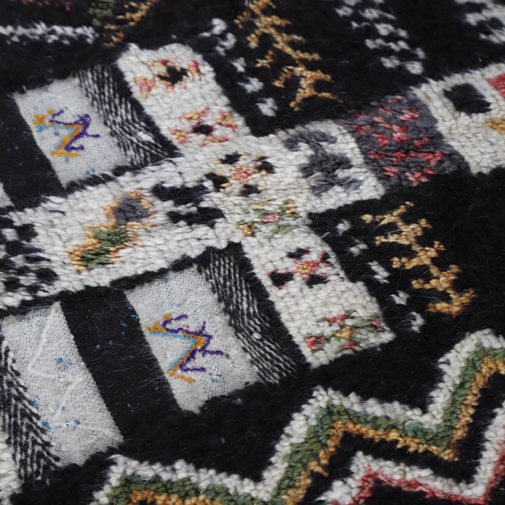 Ait Kalla Carpet 4.5×3.3 Ft – Vintage Moroccan Wool - Image 3