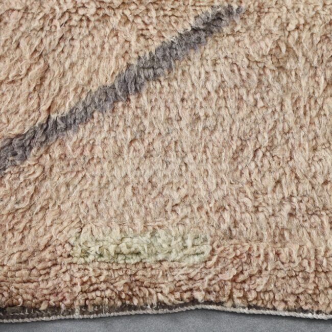 Boujaad Rug 4.7×3.3 ft – Handmade Moroccan Wool Rug in Neutral Beige and Gray Tones - Image 5