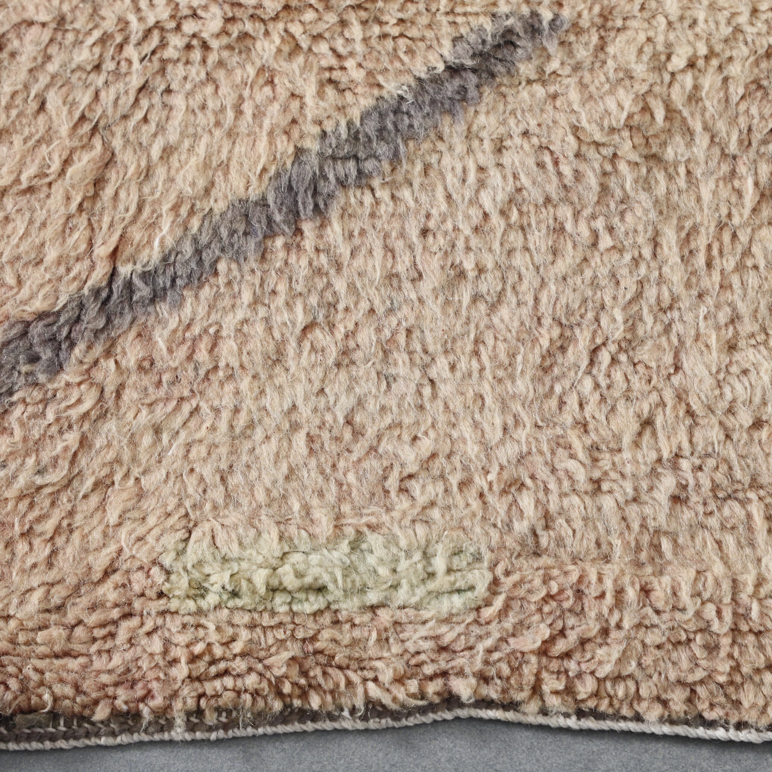 Boujaad Rug 4.7×3.3 ft – Handmade Moroccan Wool Rug in Neutral Beige and Gray Tones - Image 5