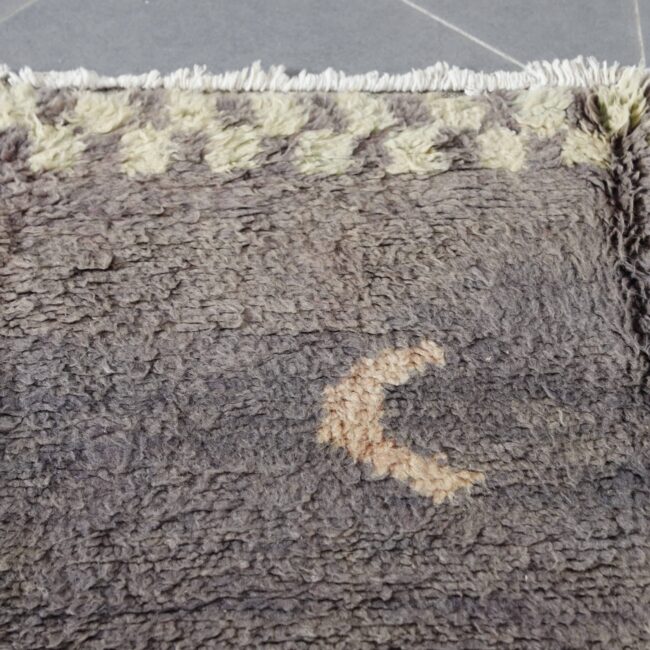 Boujaad Rug 4.7×3.3 ft – Handmade Moroccan Wool Rug in Neutral Beige and Gray Tones - Image 2