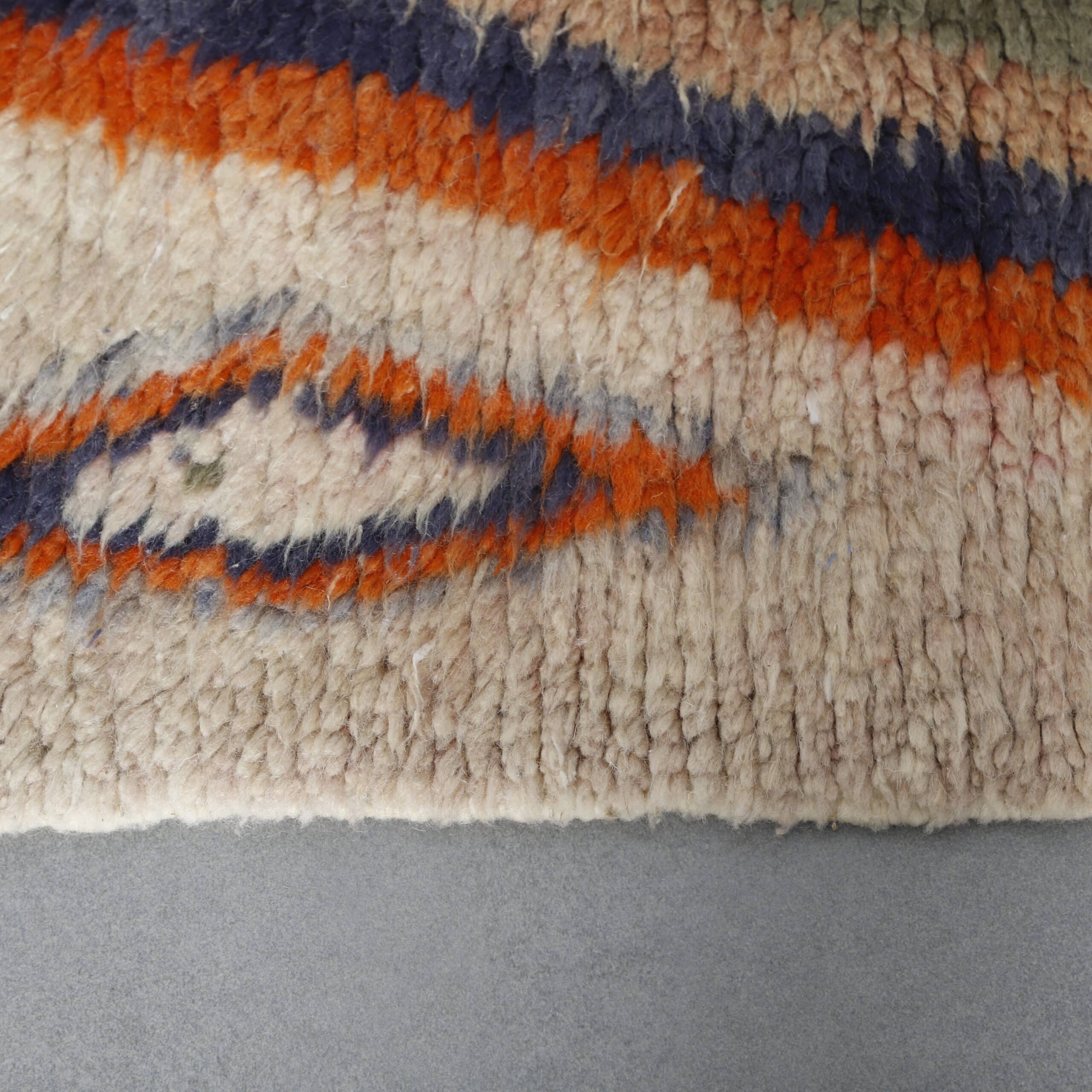 Boujaad Rug 4.8×3.3 ft – Handmade Moroccan Wool Carpet with Tribal Diamond Motifs - Image 3