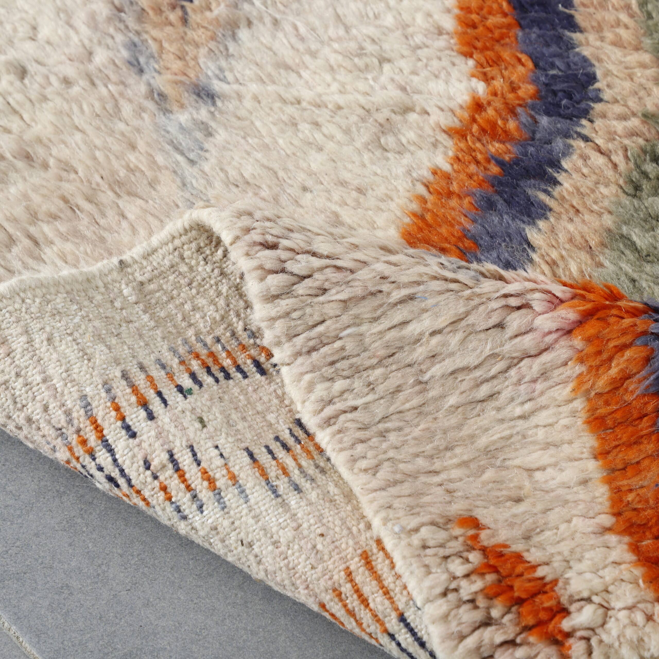 Boujaad Rug 4.8×3.3 ft – Handmade Moroccan Wool Carpet with Tribal Diamond Motifs - Image 4