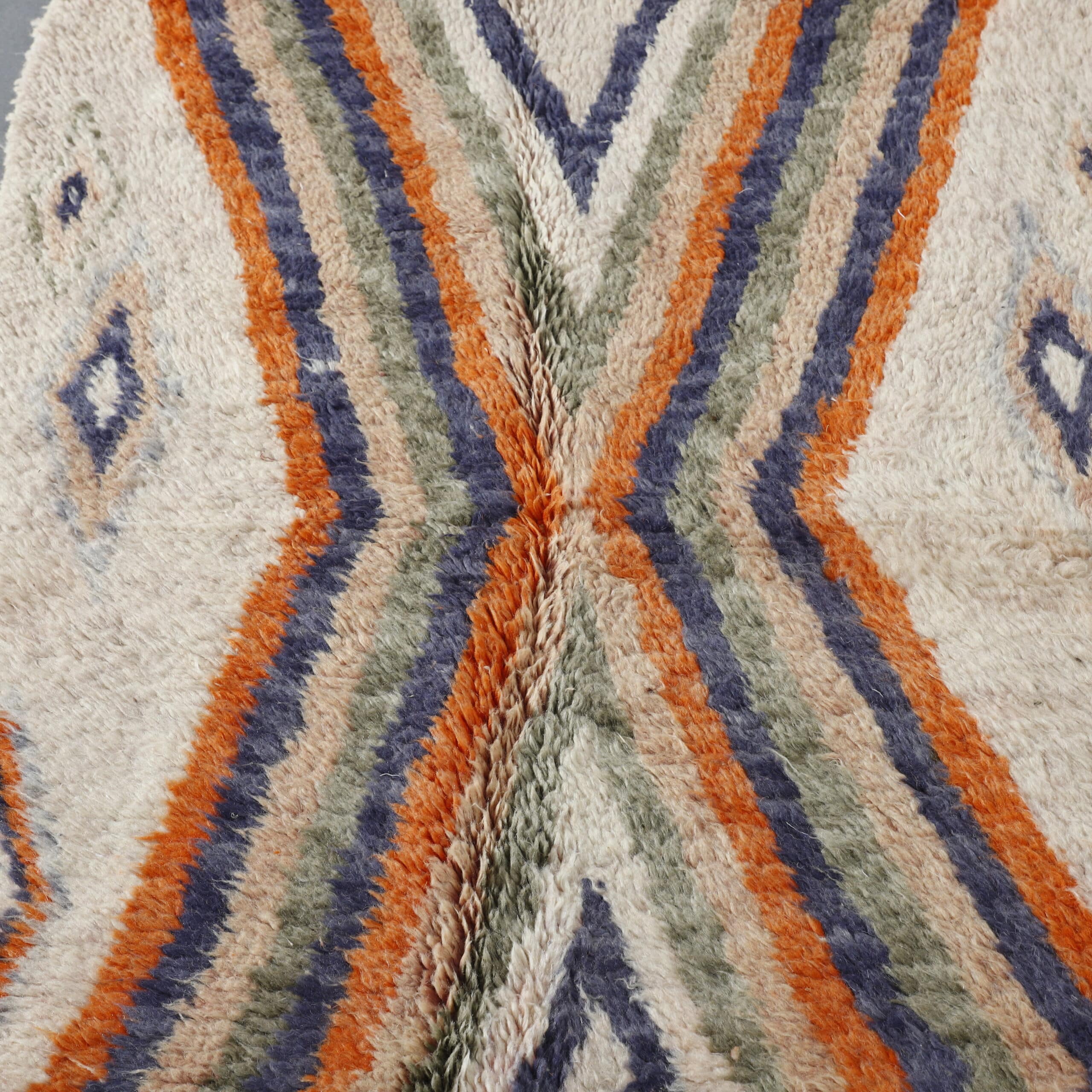 Boujaad Rug 4.8×3.3 ft – Handmade Moroccan Wool Carpet with Tribal Diamond Motifs - Image 5