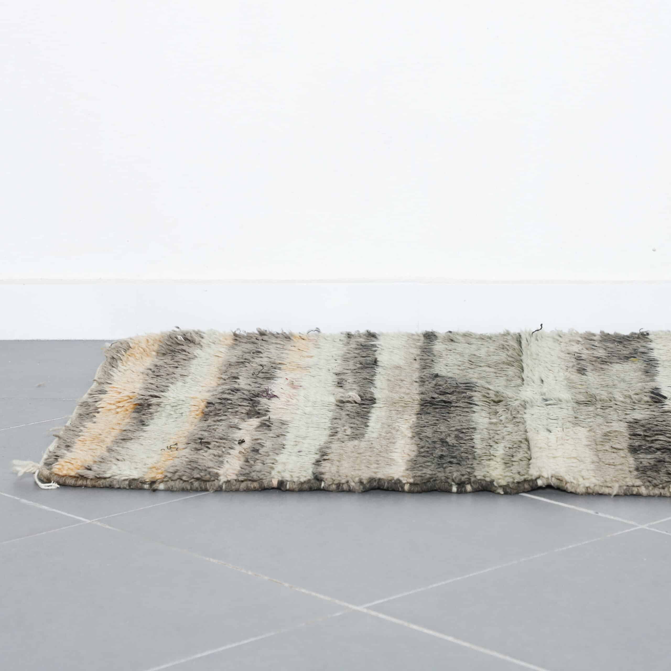 Boujaad Rug 4.6×3.4 ft – Handmade Moroccan Wool Rug in Earthy Neutral Stripes - Image 4