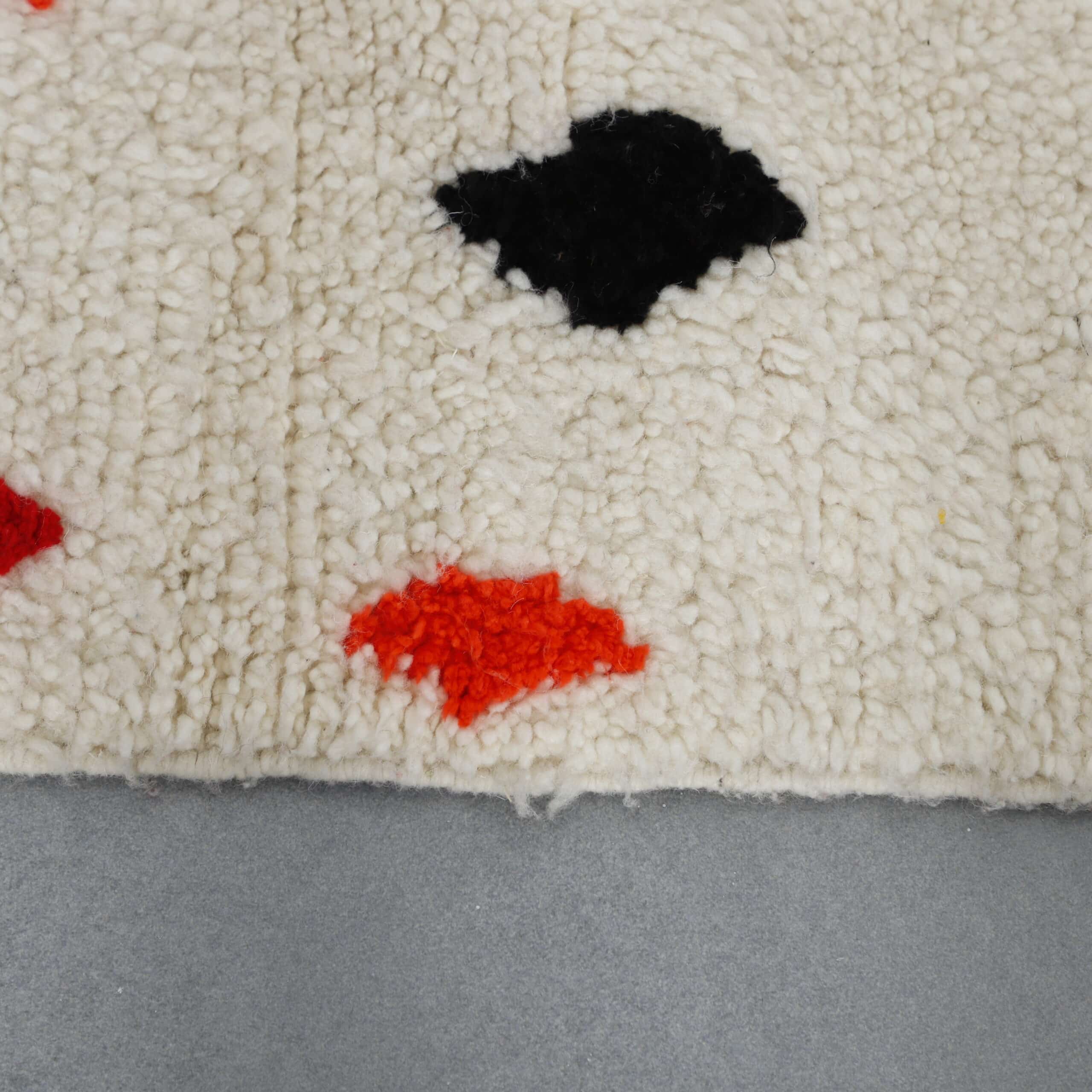 Azilal Rug 4.4×2.9 ft – Handmade Moroccan Wool Rug with Colorful Abstract Patterns - Image 3