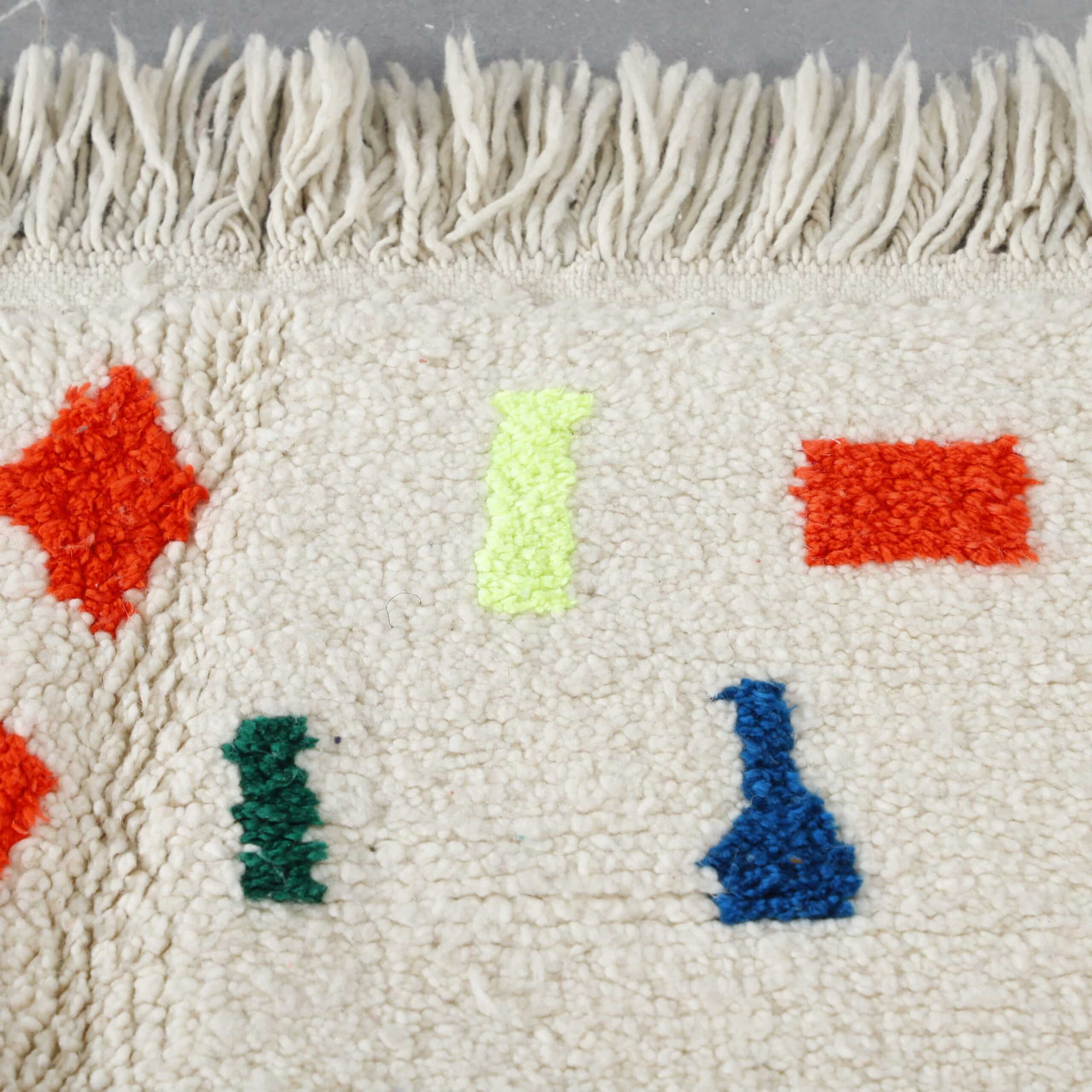 Azilal Rug 4.4×2.9 ft – Handmade Moroccan Wool Rug with Colorful Abstract Patterns - Image 4