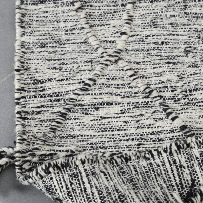 Zanafi Kilim Rug 3.5×2.2 ft – Handmade Moroccan Wool Rug in Black and White Geometric Design - Image 3