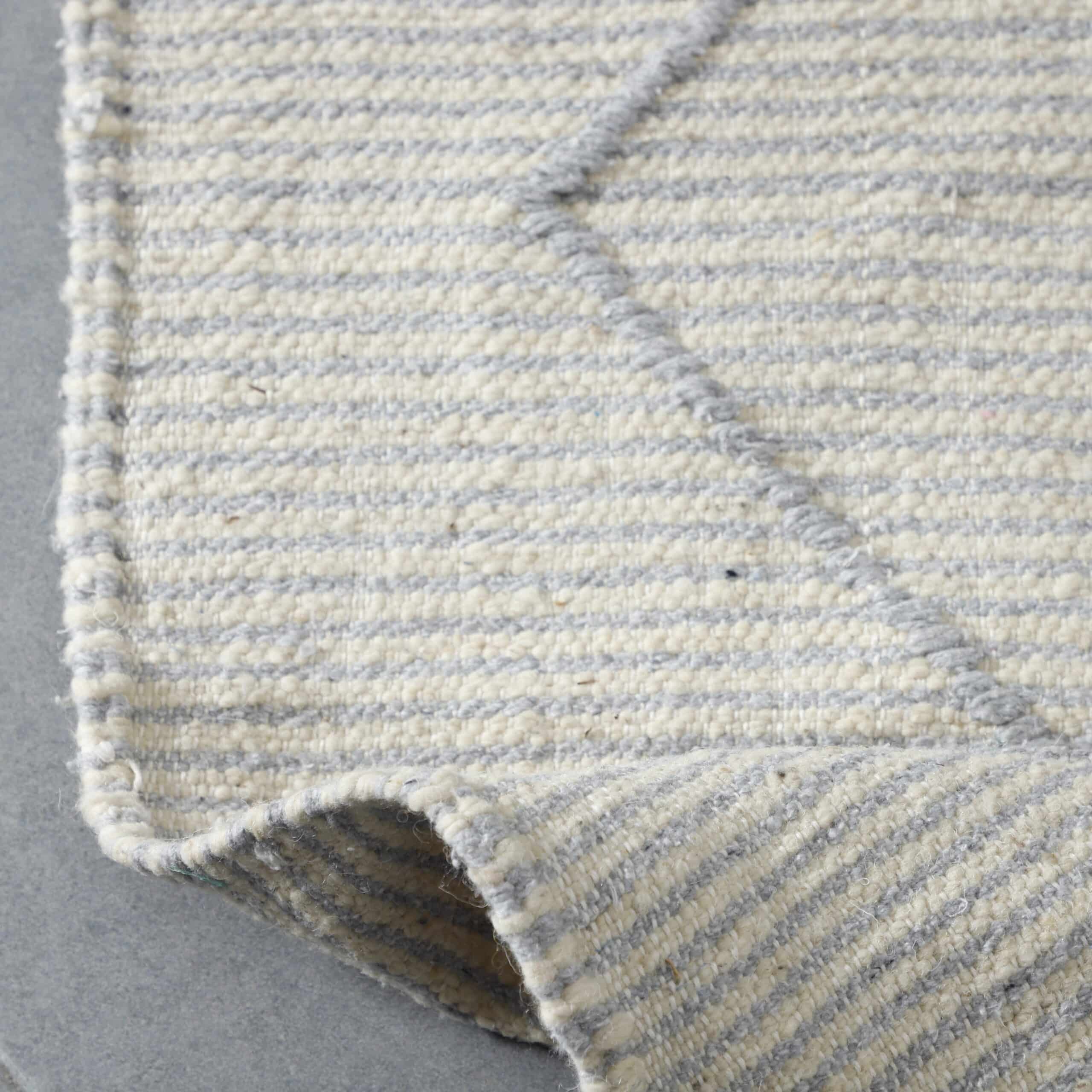 Zanafi Kilim 8.2×4.6 ft – Handmade Moroccan Wool Flatweave Rug - Image 2