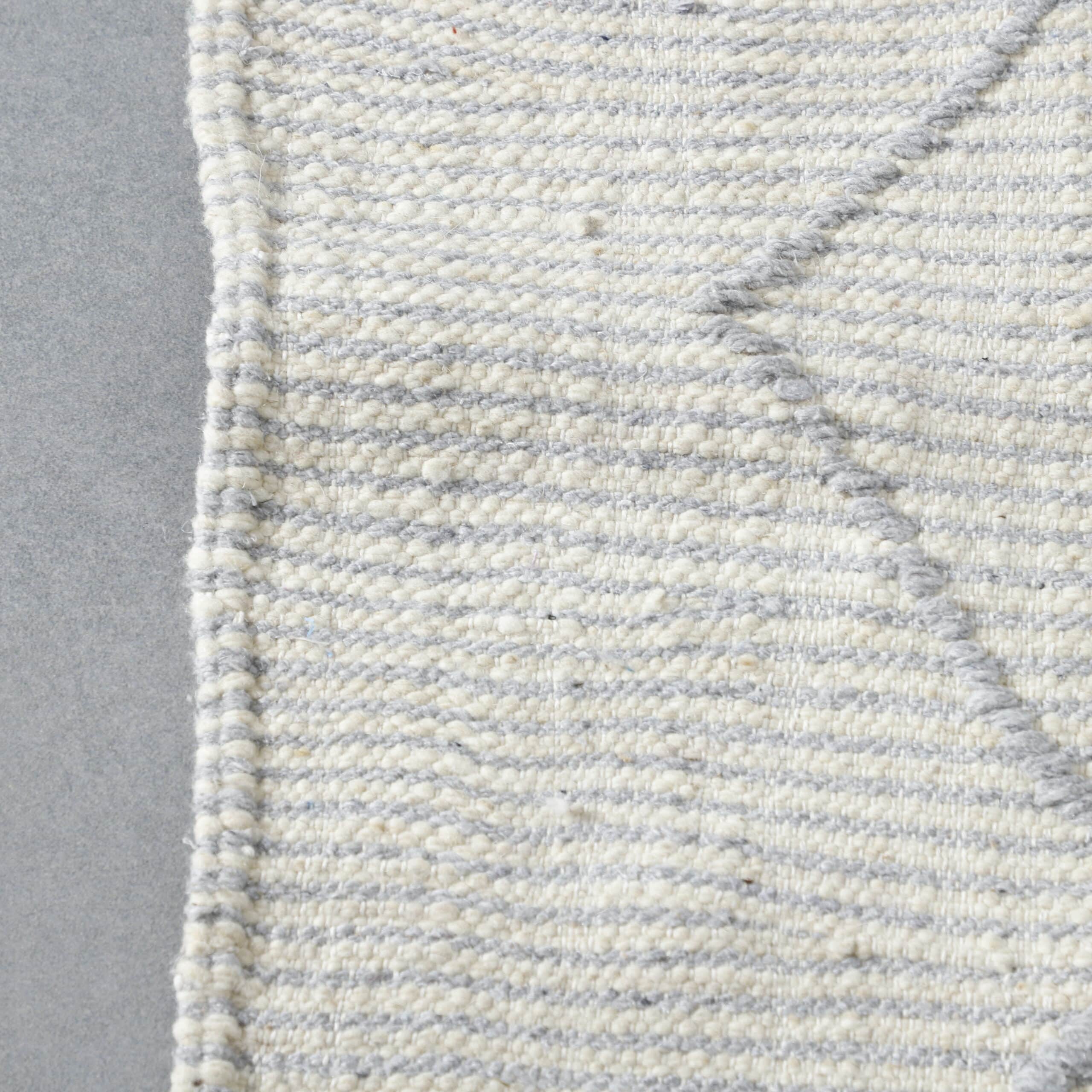 Zanafi Kilim 8.2×4.6 ft – Handmade Moroccan Wool Flatweave Rug - Image 3