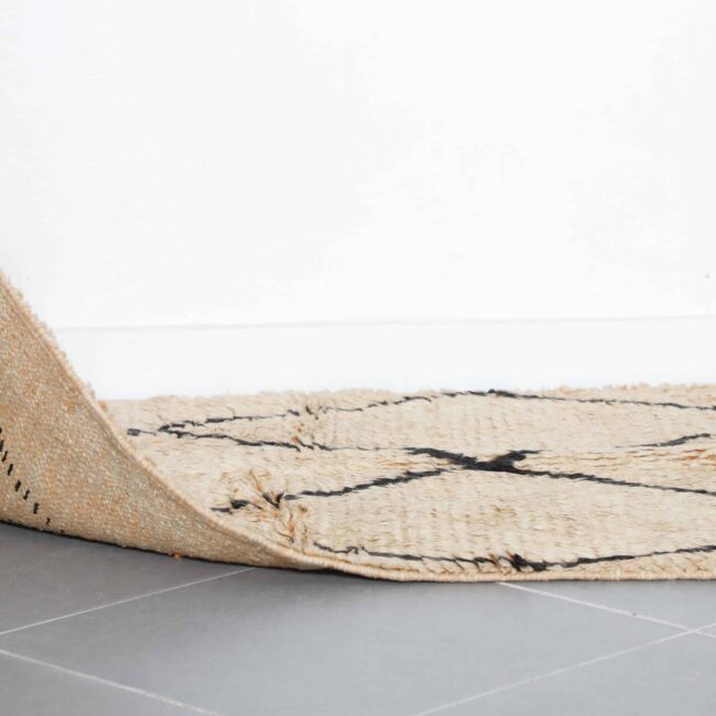 Moroccan Boujaad Rug 4.9×3.3 ft – Handmade Wool Carpet with Classic Diamond Design - Image 4