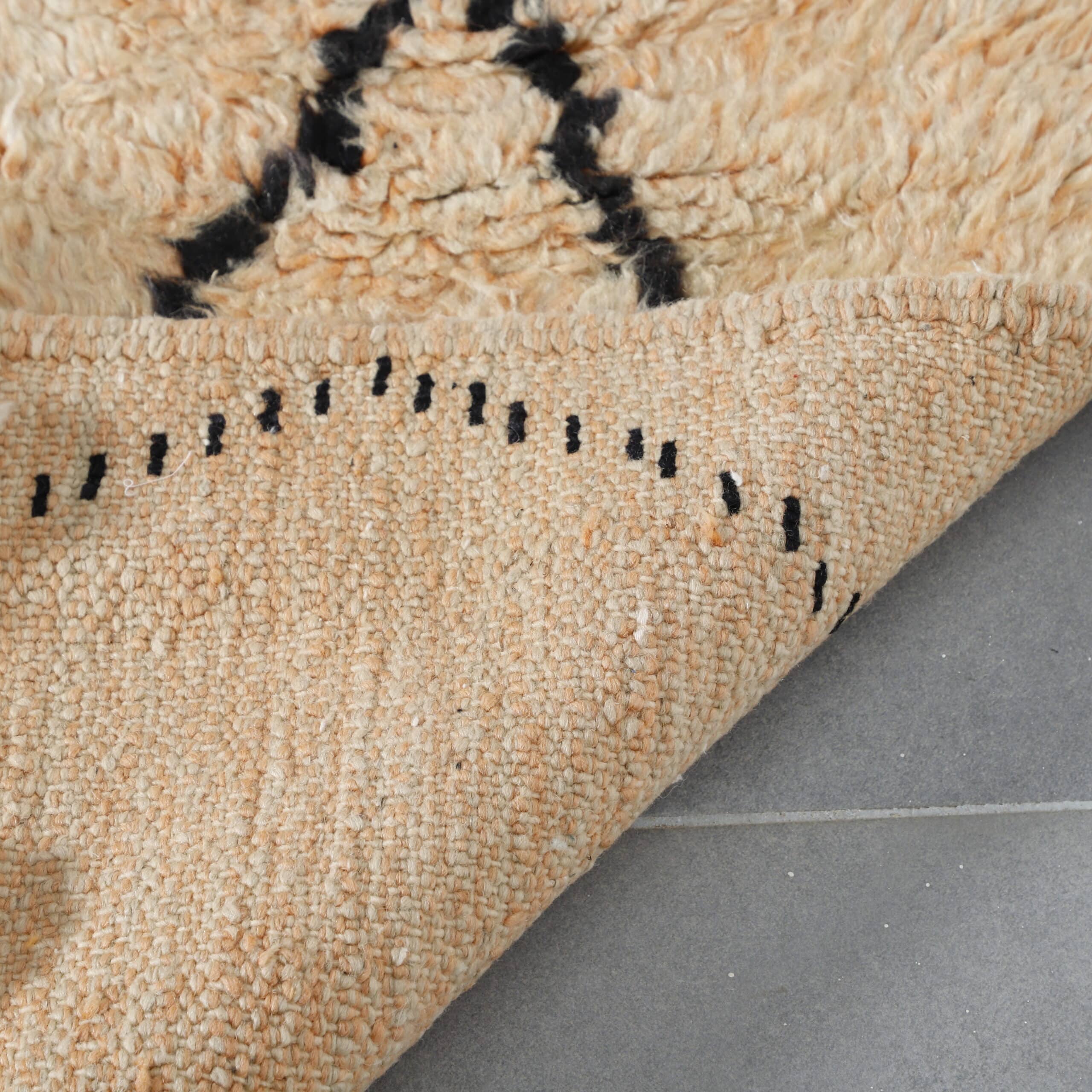 Moroccan Boujaad Rug 4.9×3.3 ft – Handmade Wool Carpet with Classic Diamond Design - Image 5