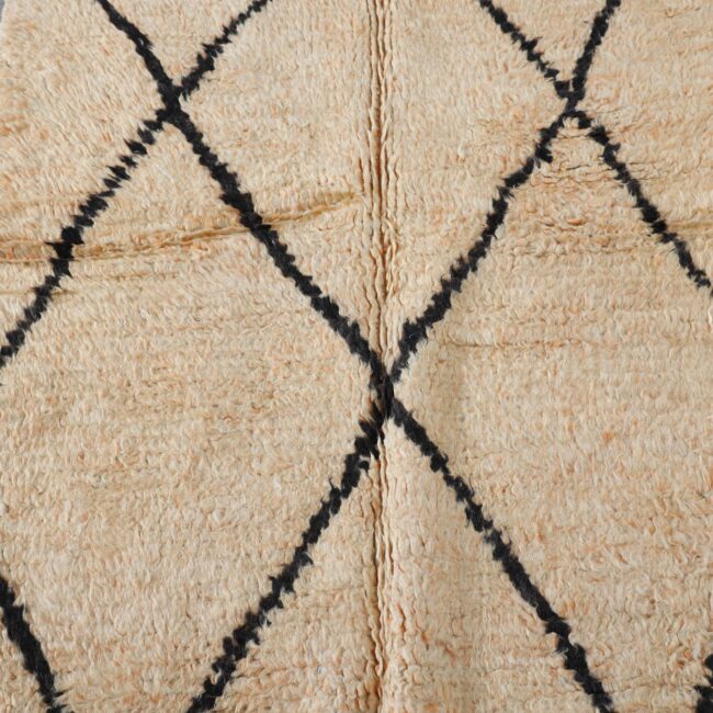 Moroccan Boujaad Rug 4.9×3.3 ft – Handmade Wool Carpet with Classic Diamond Design - Image 6