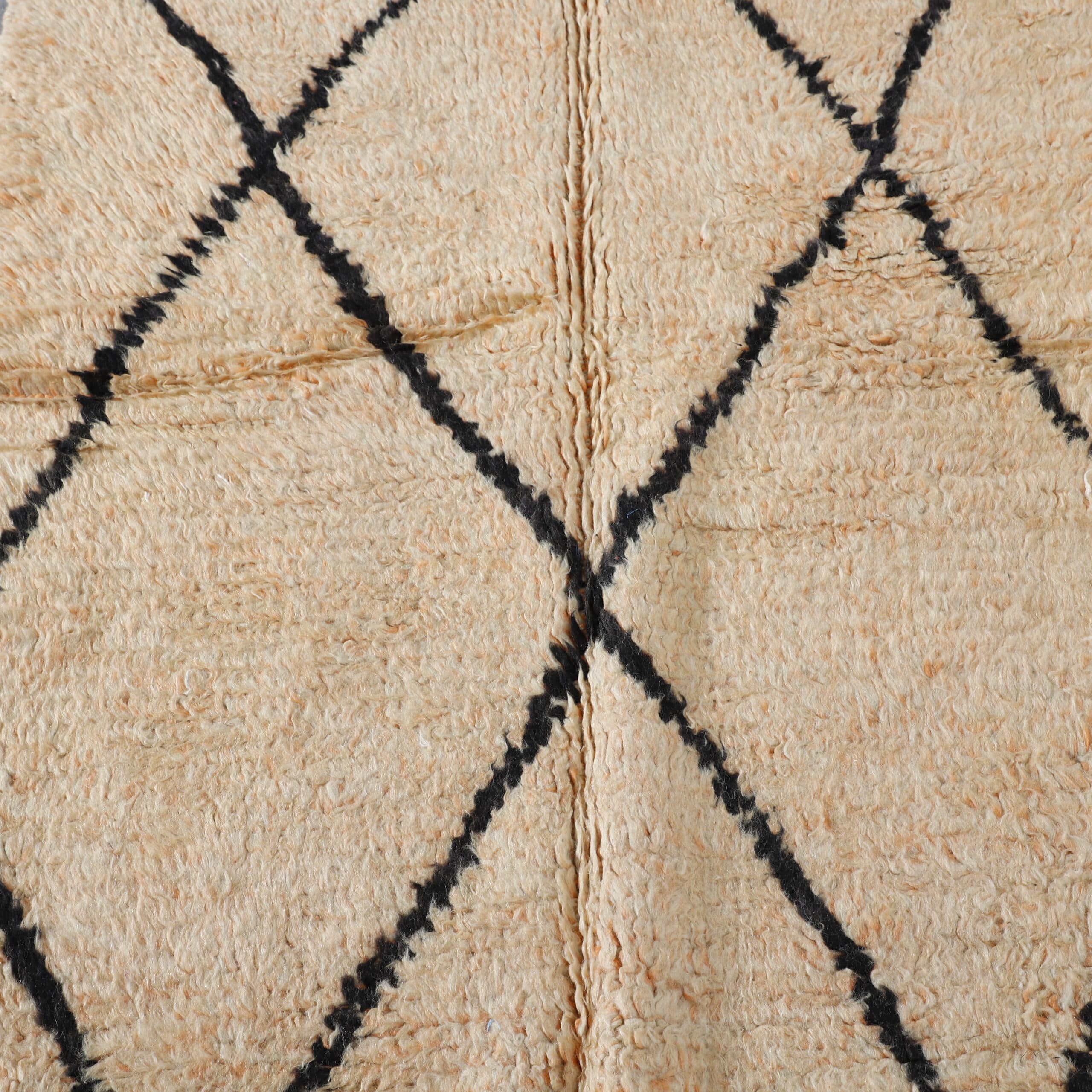 Moroccan Boujaad Rug 4.9×3.3 ft – Handmade Wool Carpet with Classic Diamond Design - Image 6