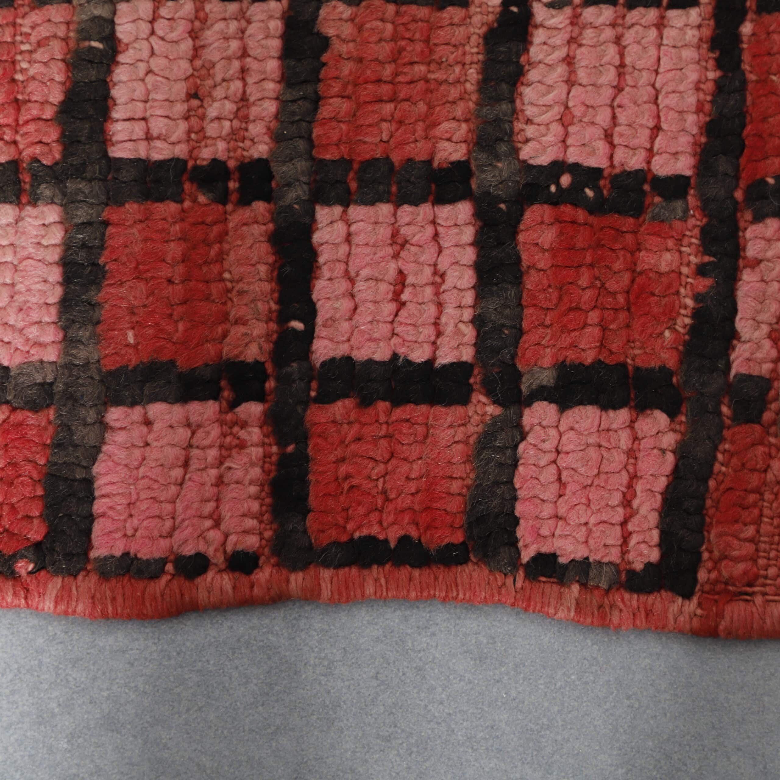 Boujaad Carpet 6.7×5.1 ft – Handmade Moroccan Wool Pink Checkered Rug - Image 4