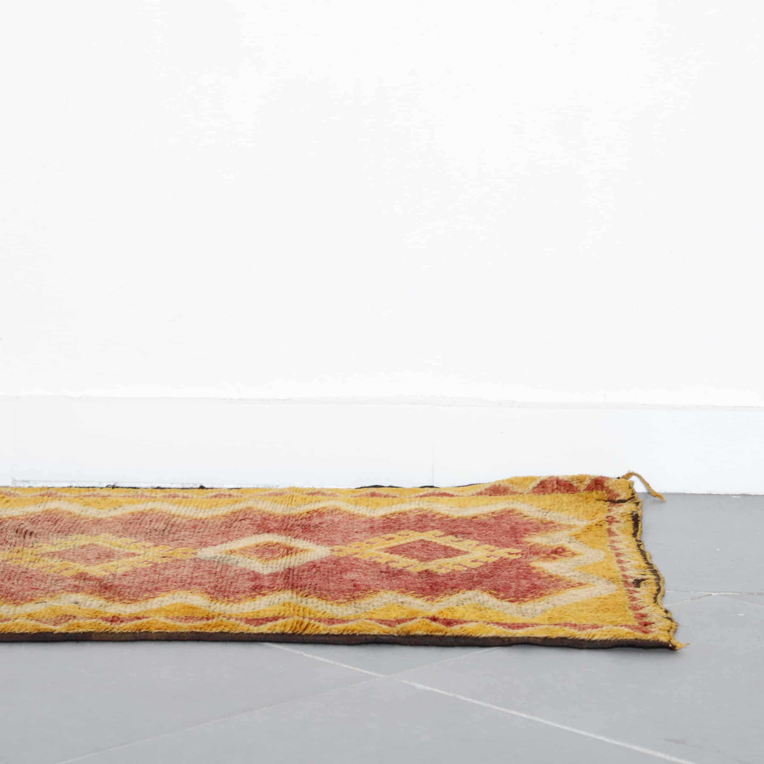 Vintage Taznakht 4.9×2.3 ft – Handmade Moroccan Wool Rug - Image 5