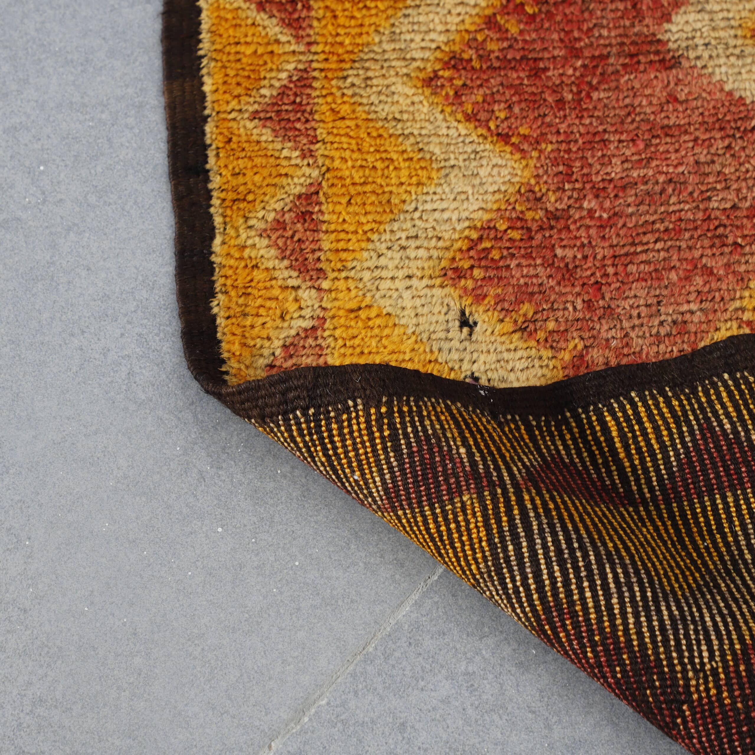 Vintage Taznakht 4.9×2.3 ft – Handmade Moroccan Wool Rug - Image 7