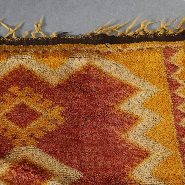 Vintage Taznakht 4.9×2.3 ft – Handmade Moroccan Wool Rug - Image 3