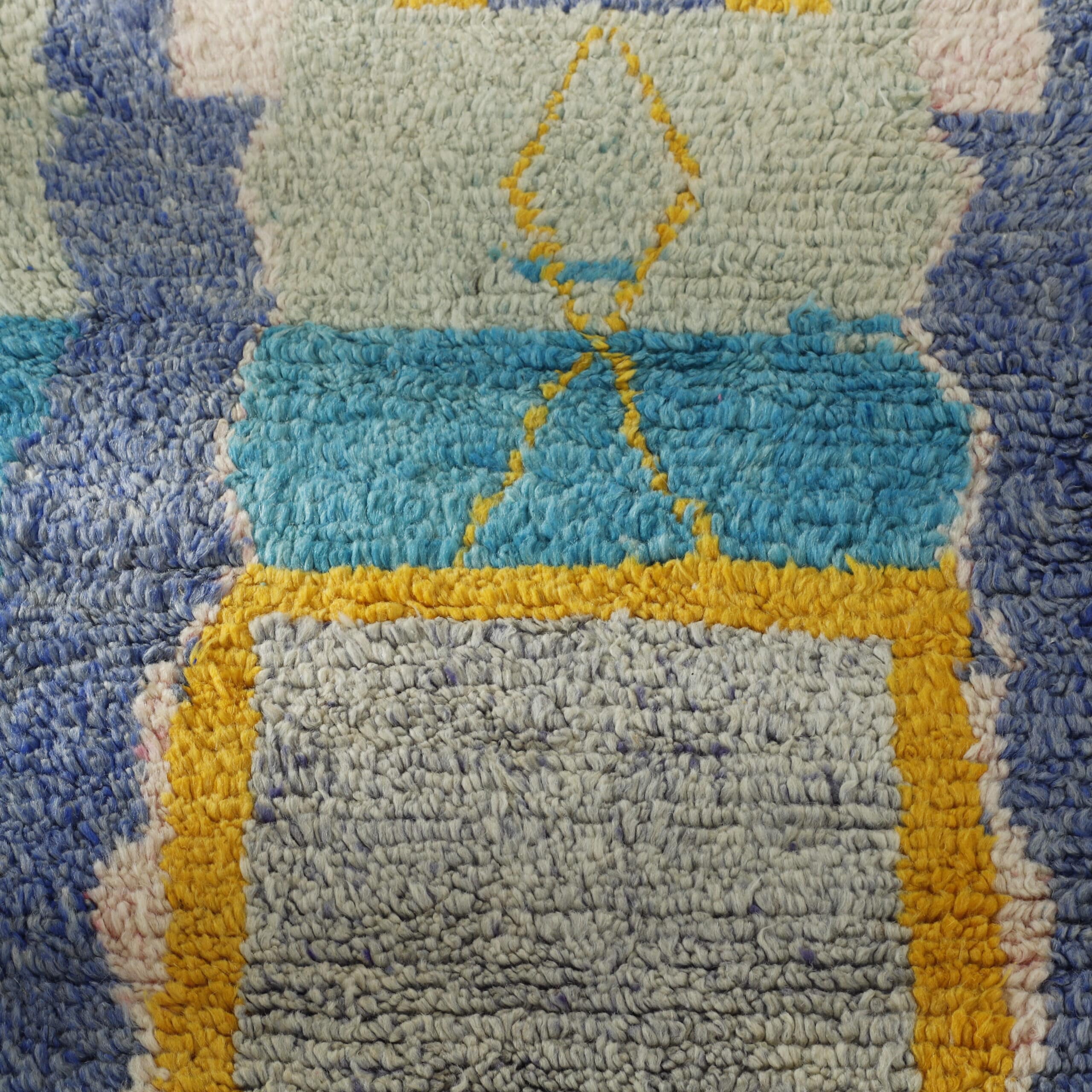 Boujaad Berber Rug 9.0×2.6 ft – Handmade Moroccan Wool Runner with Geometric Abstract Design - Image 4