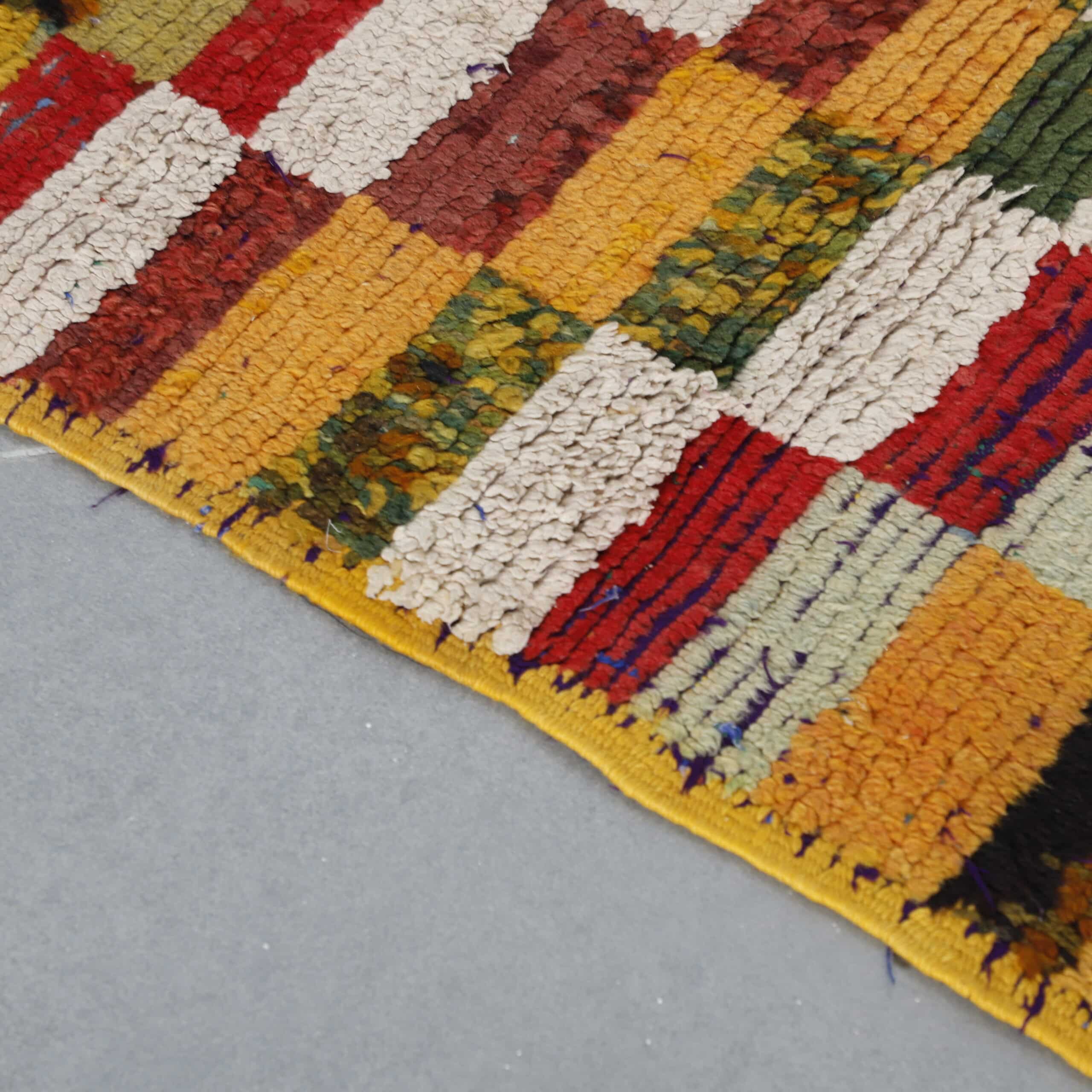 Vintage Taznakht 5.4×2.4 ft – Handmade Moroccan Wool Checkered Rug - Image 7