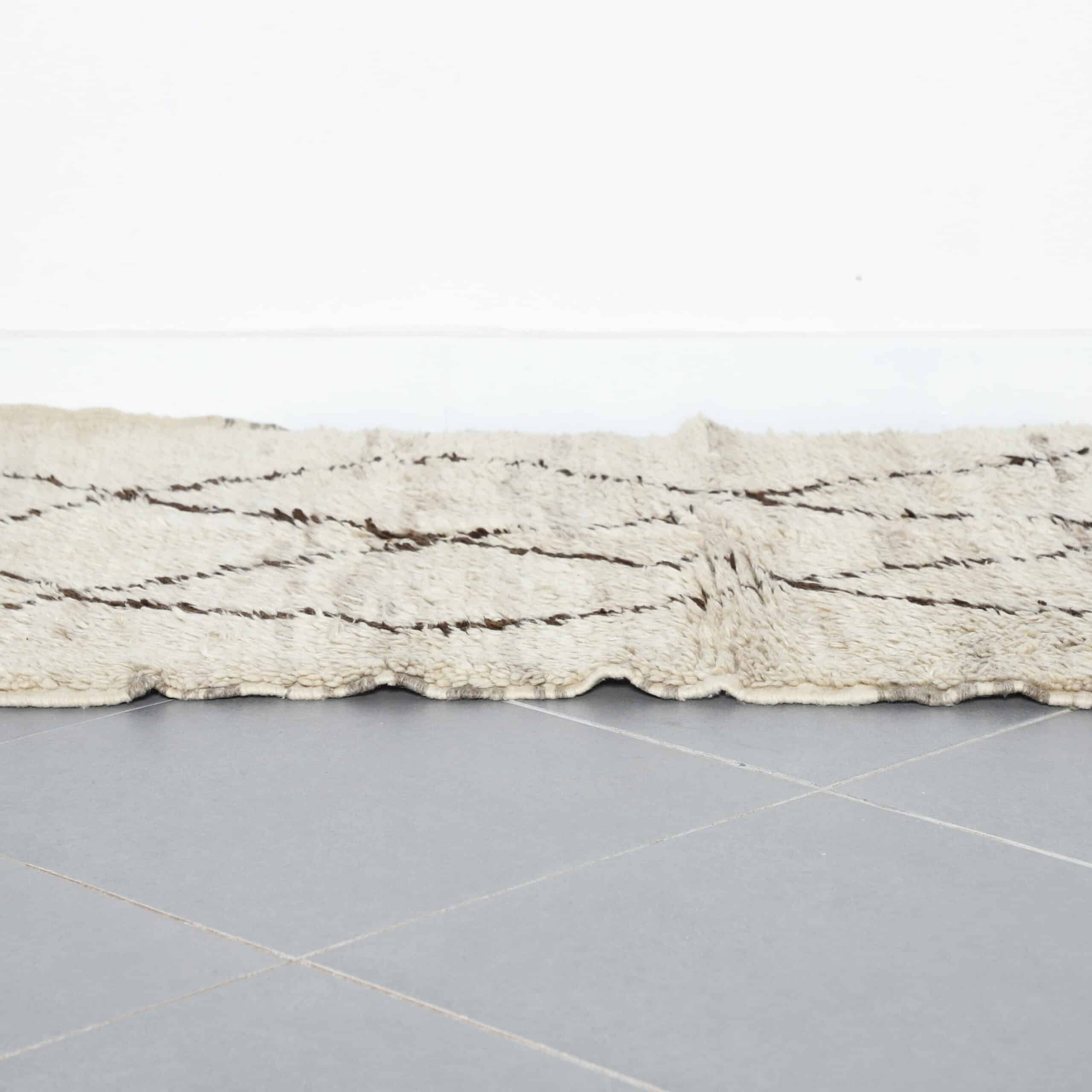 Handmade Moroccan Beni Ouarain Rug 177cm x 100cm – White Wool Berber Carpet - Image 2