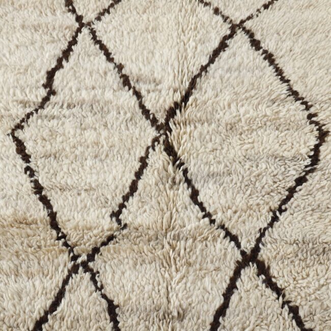 Handmade Moroccan Beni Ouarain Rug 177cm x 100cm – White Wool Berber Carpet - Image 3