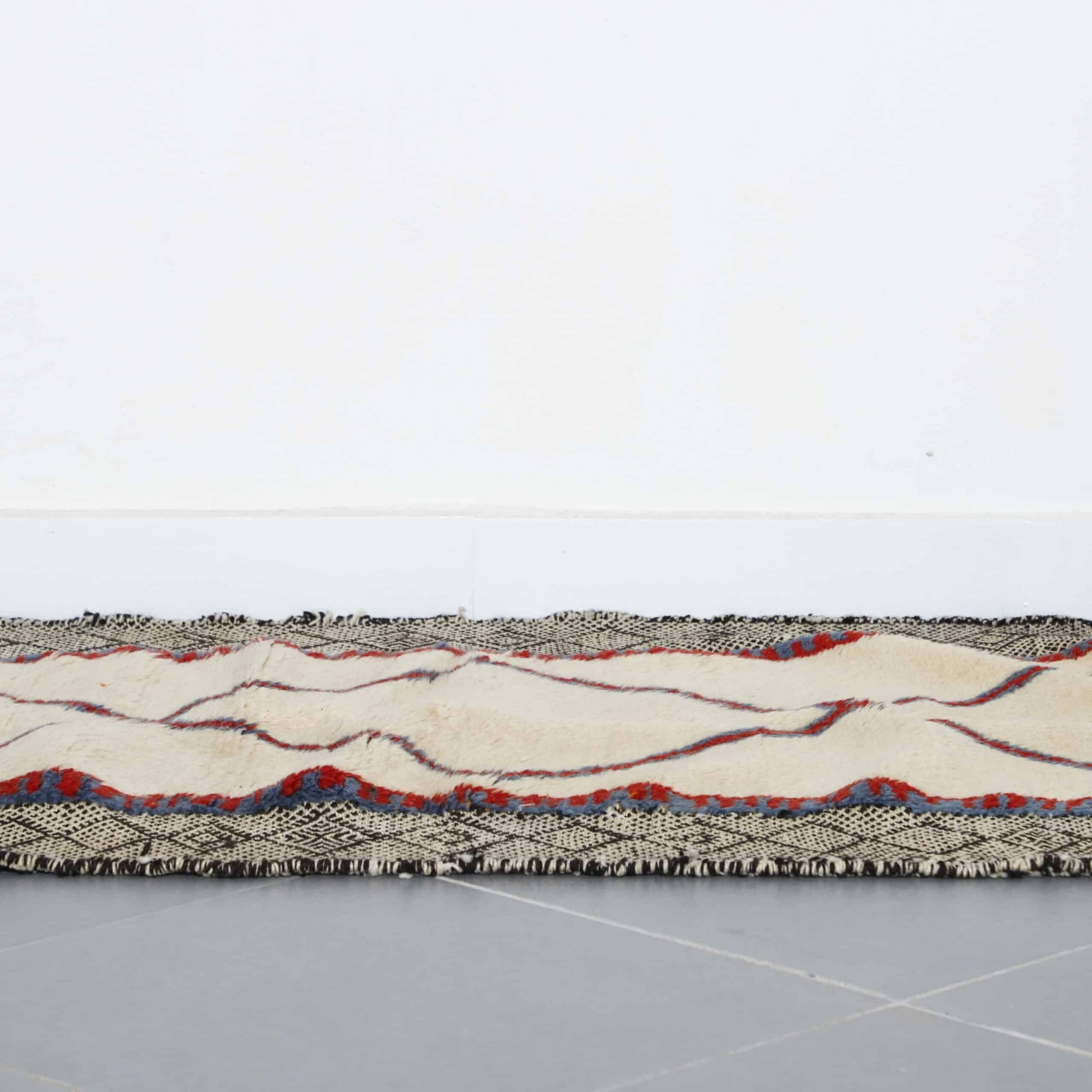 Moroccan Berber Rug 160cm x 89cm – Handmade Wool Rug with Geometric Design - Image 4